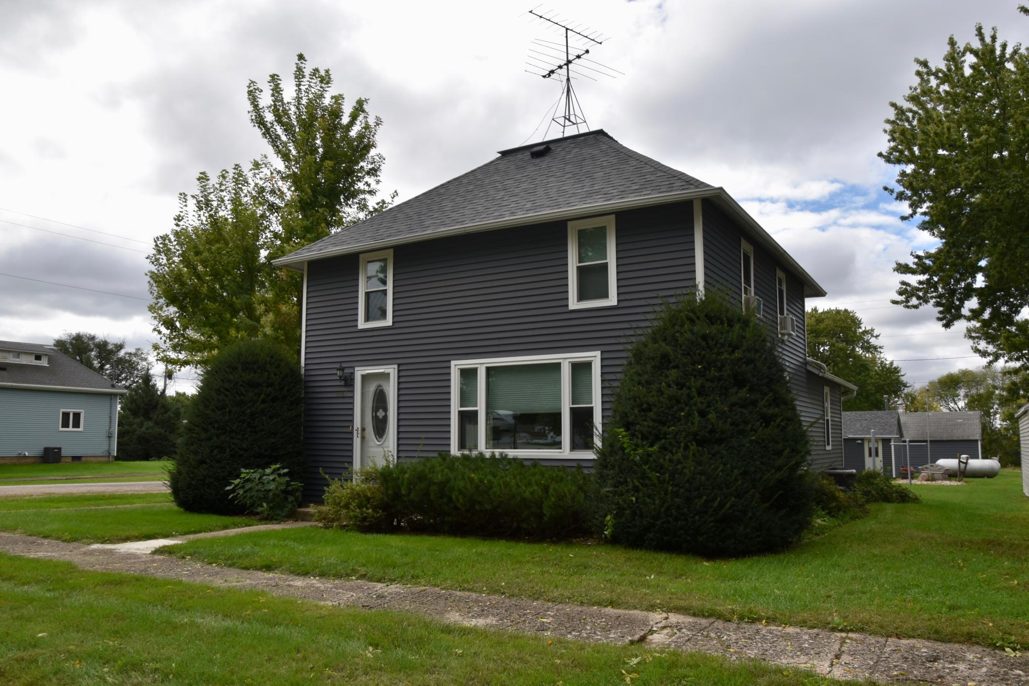 1069 Pine Street Property Photo 3