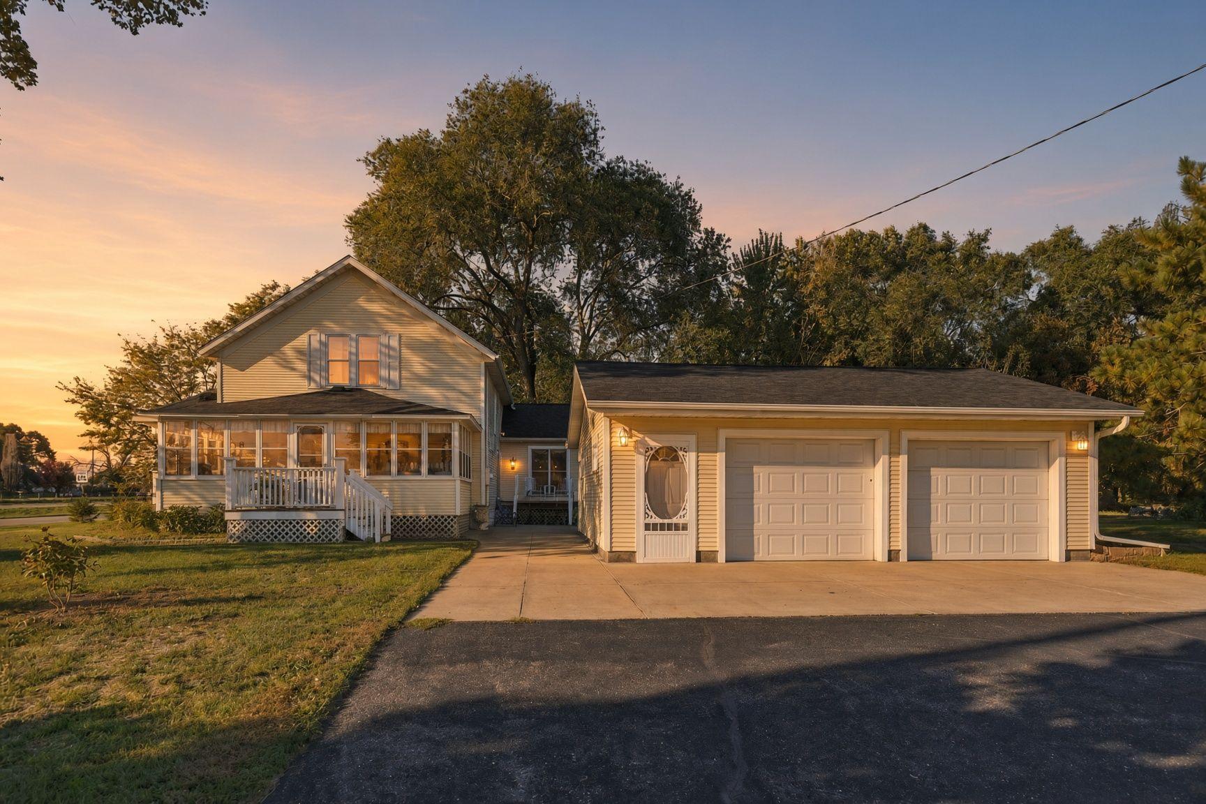 15974 Clayton Avenue E Property Photo 2