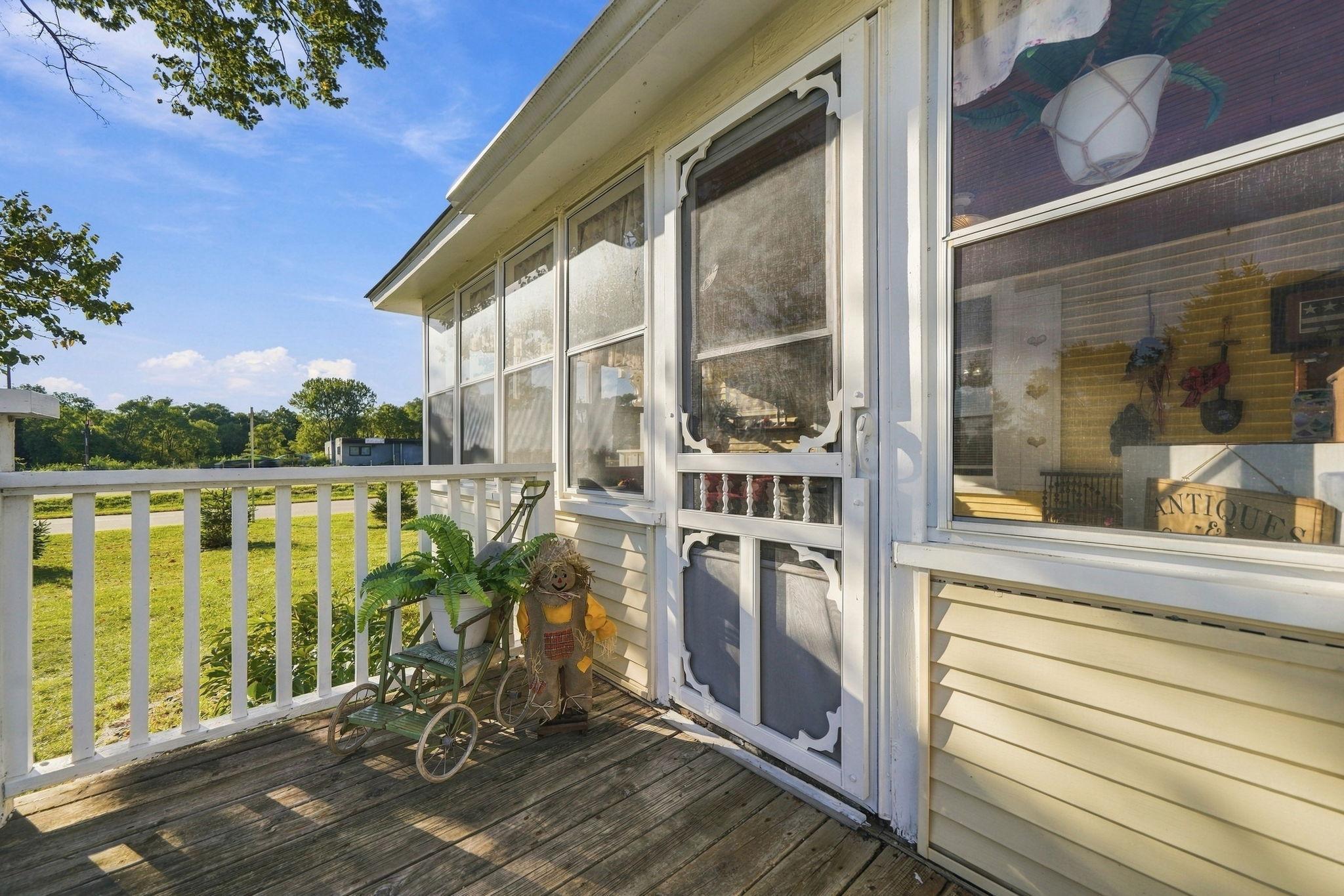15974 Clayton Avenue E Property Photo 4
