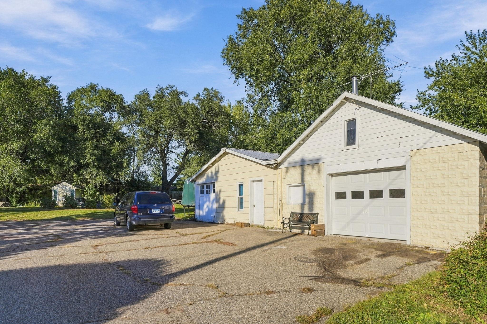 15974 Clayton Avenue E Property Photo 6