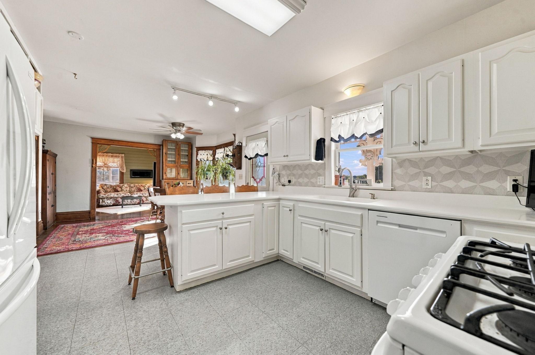 15974 Clayton Avenue E Property Photo 11