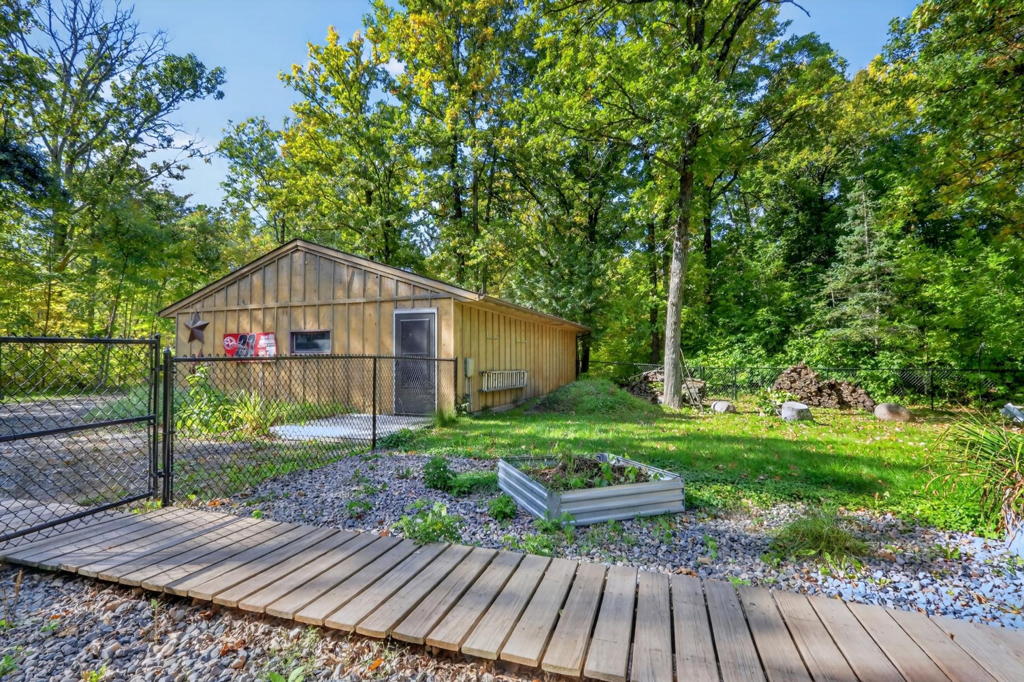 2016 Knollwood Drive Property Photo 4