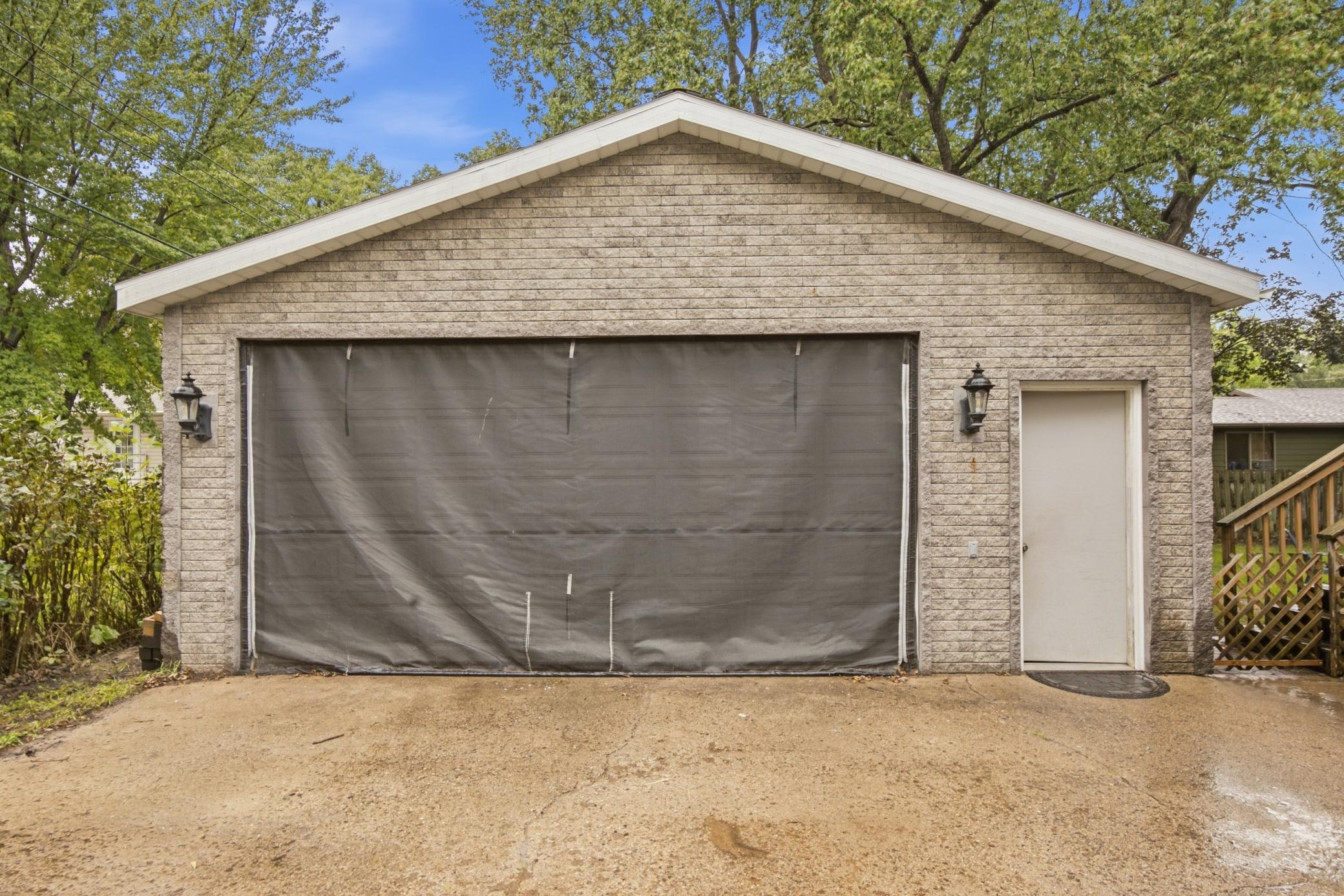 1627 33rd Avenue N Property Photo 3