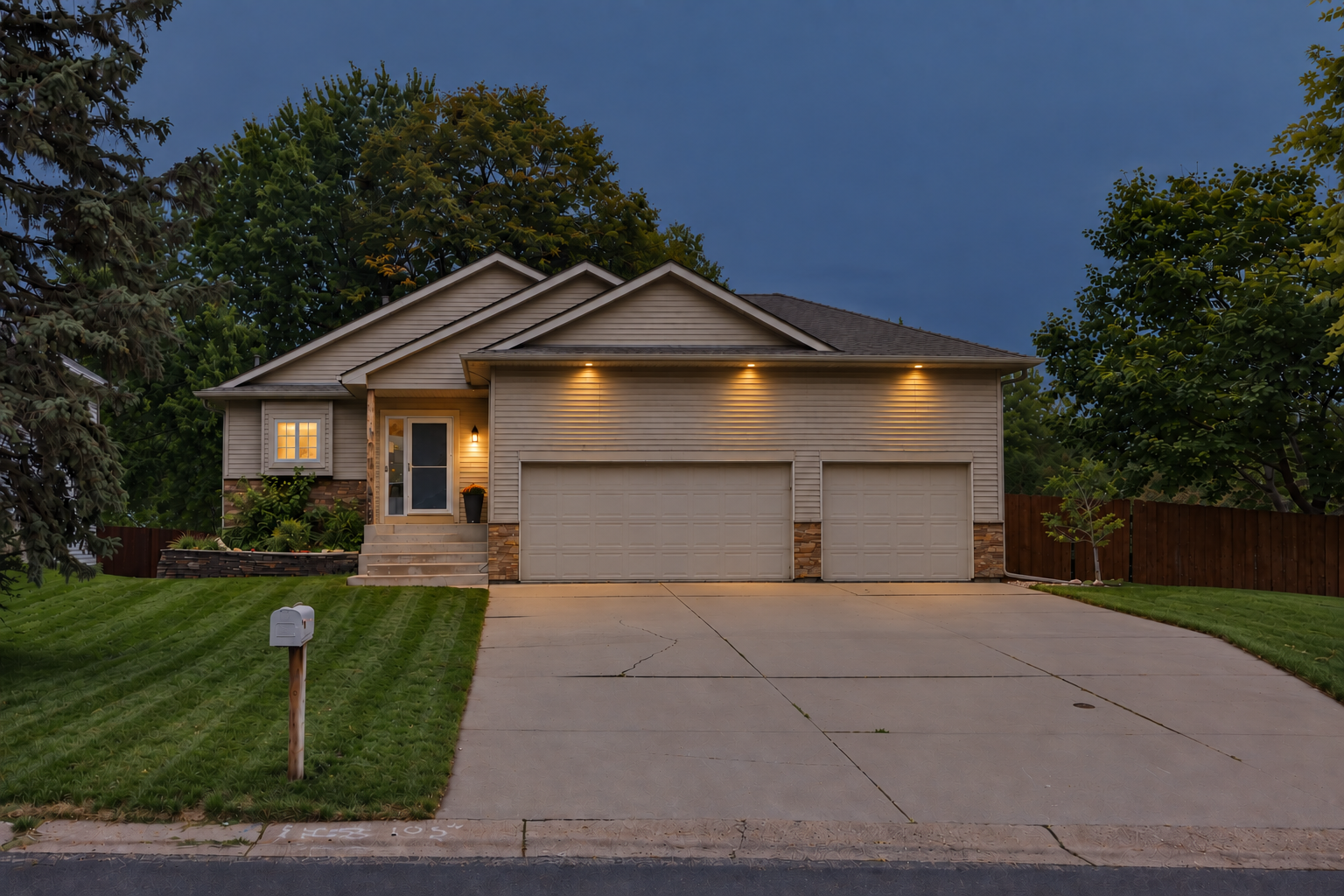 13496 73rd Avenue N Property Photo 1
