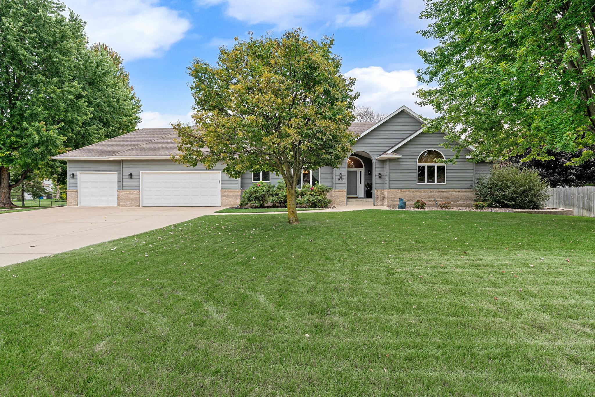 1565 Dell Place Property Photo