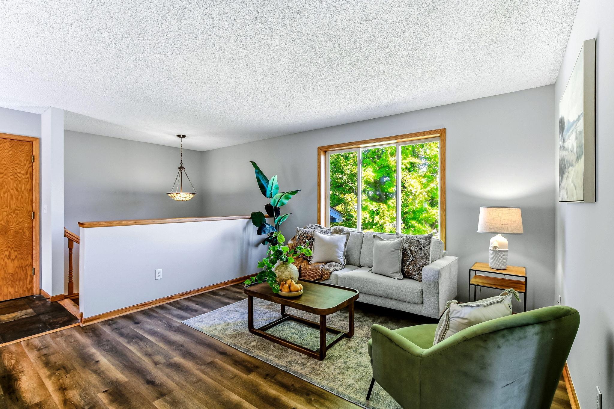332 Orchard Parkway W Property Photo 3