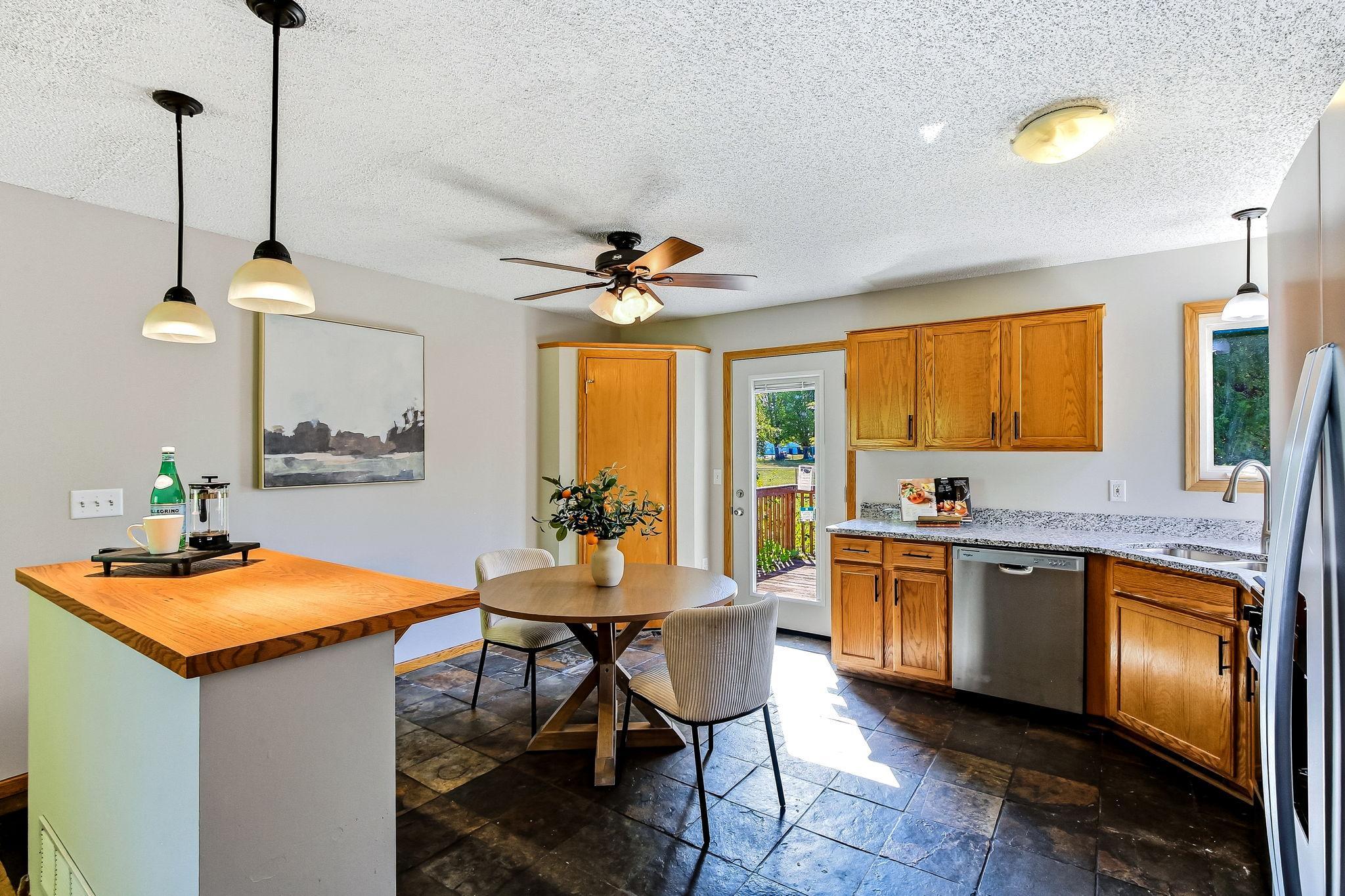 332 Orchard Parkway W Property Photo 4