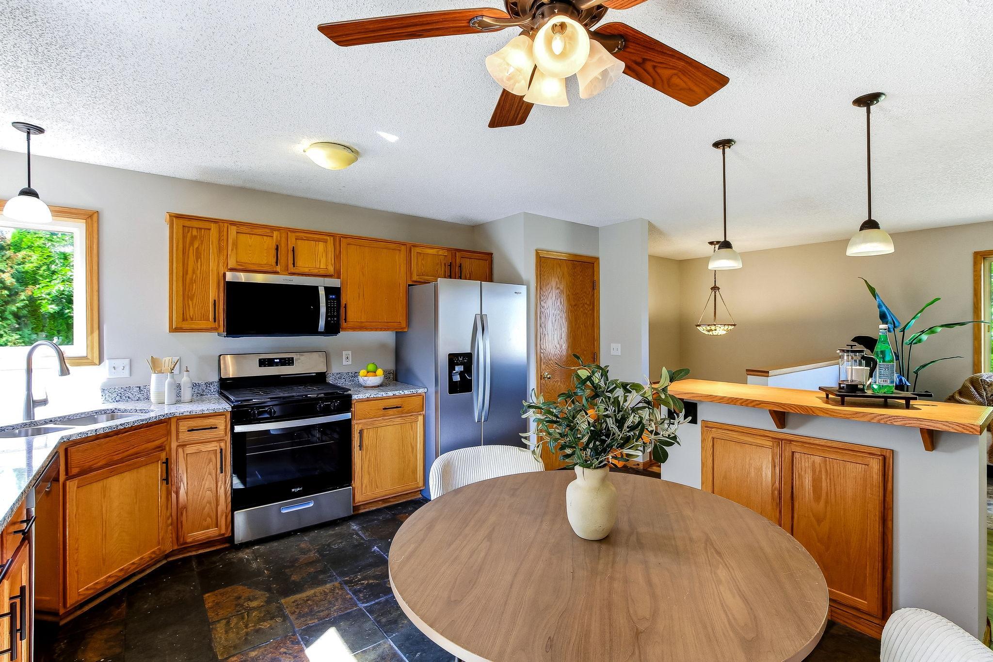 332 Orchard Parkway W Property Photo 6