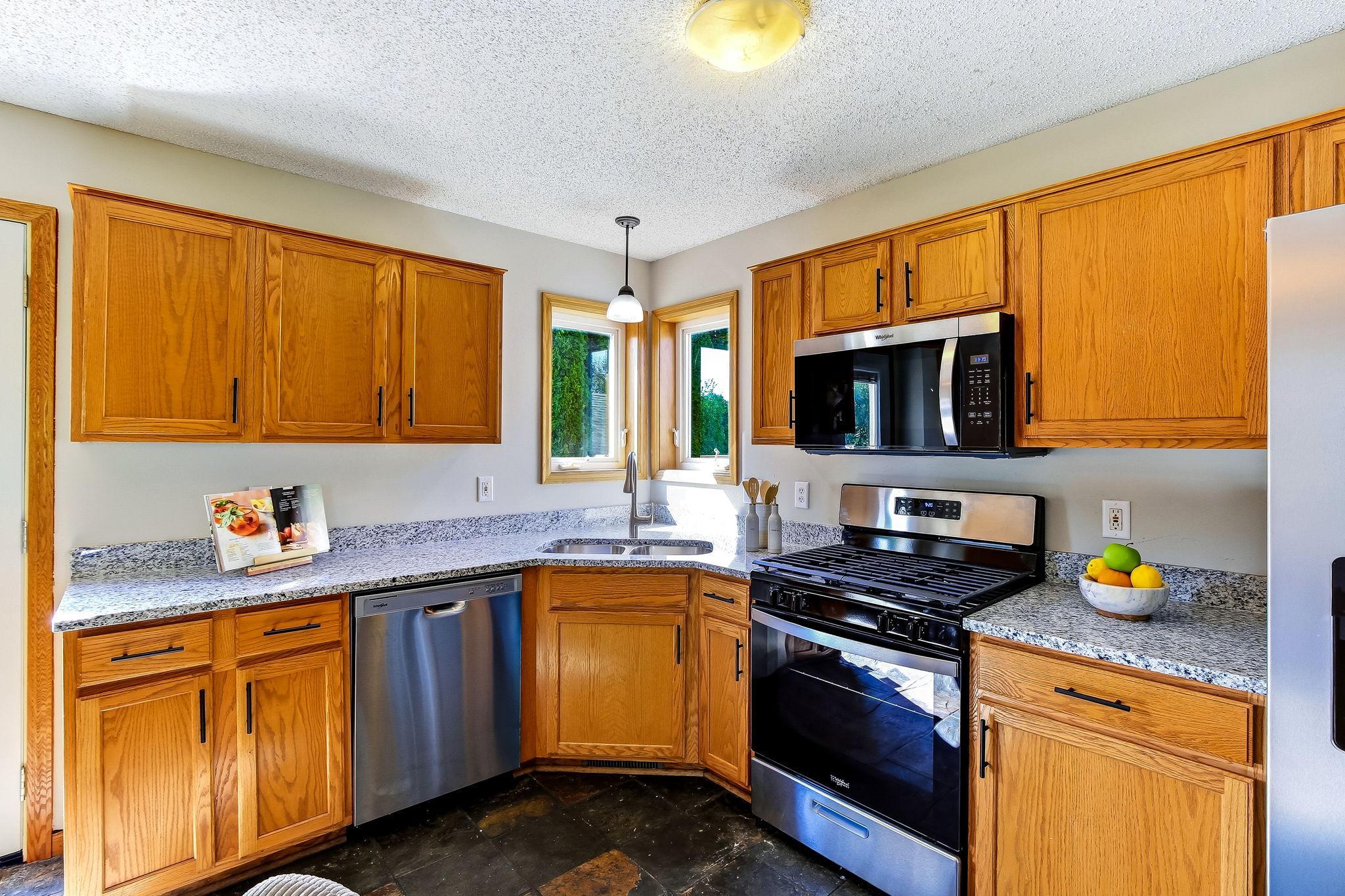 332 Orchard Parkway W Property Photo 7