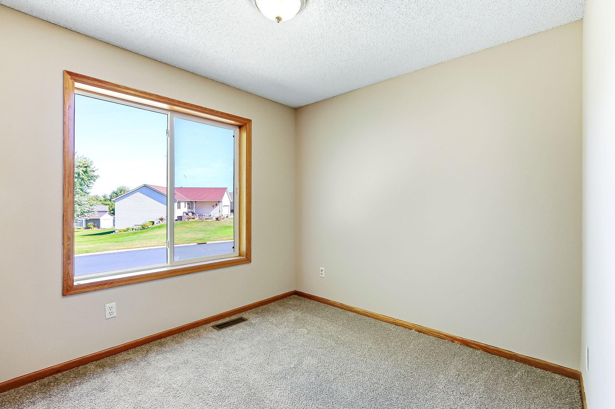 332 Orchard Parkway W Property Photo 10