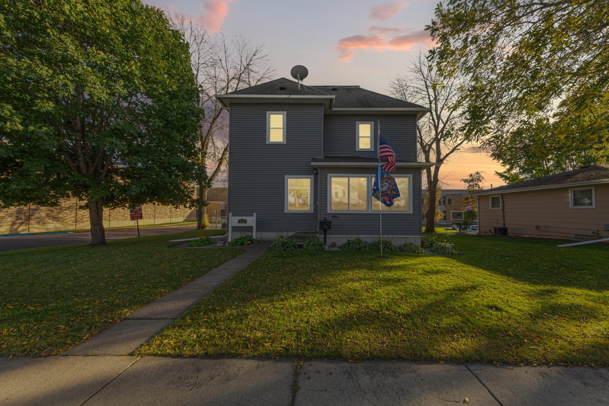 212 Boulevard Avenue Ne Property Photo 1