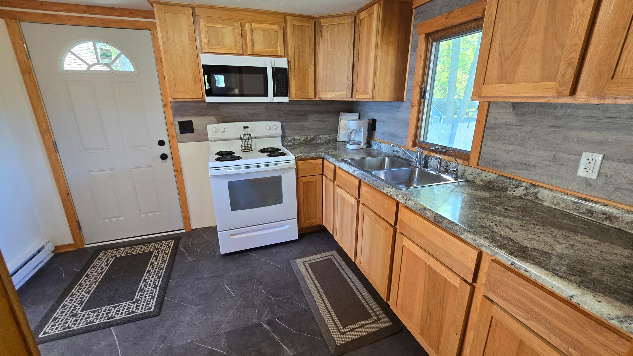 7433 Us Highway 169 Property Photo 11