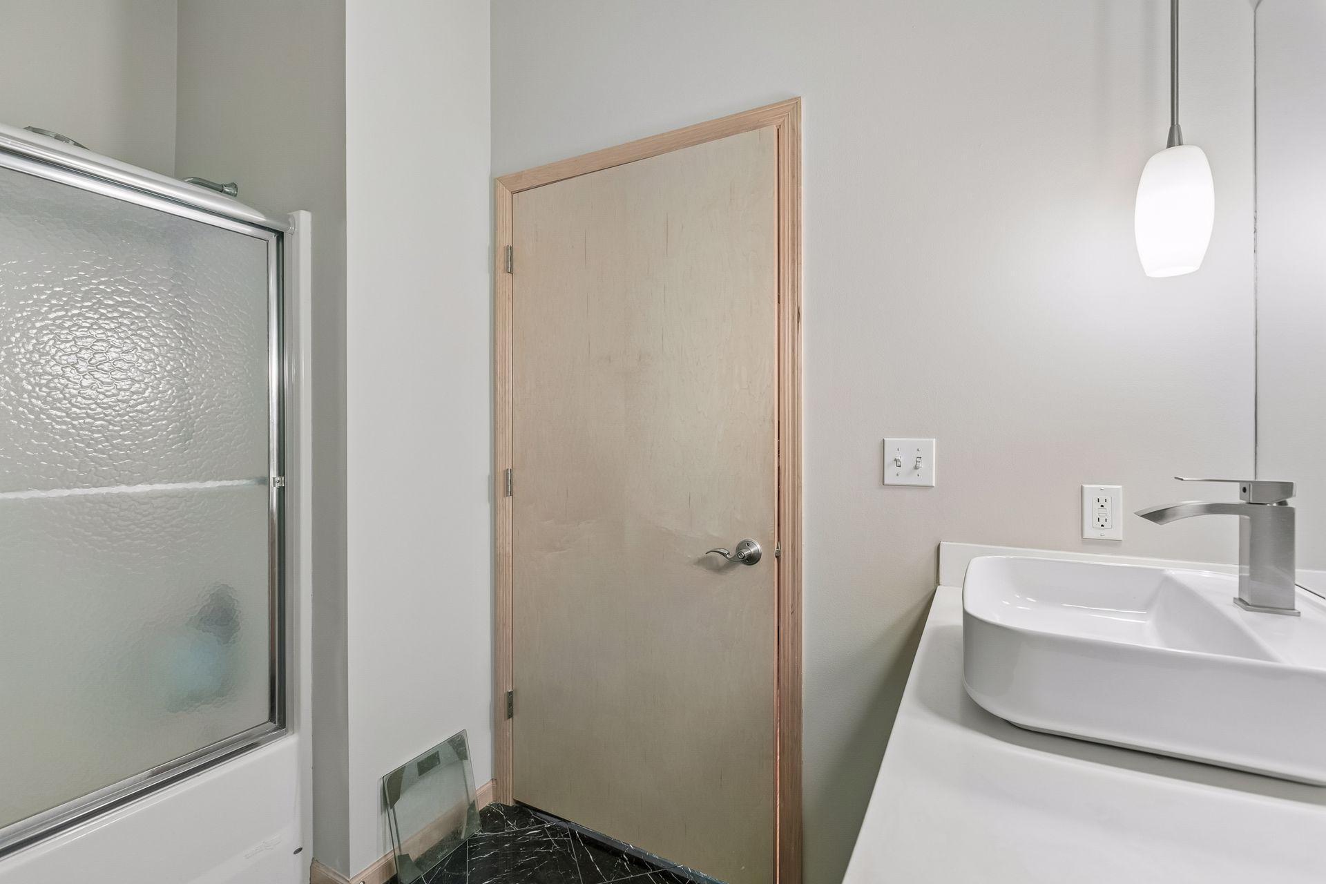 270 4th Street E 207 Property Photo 17