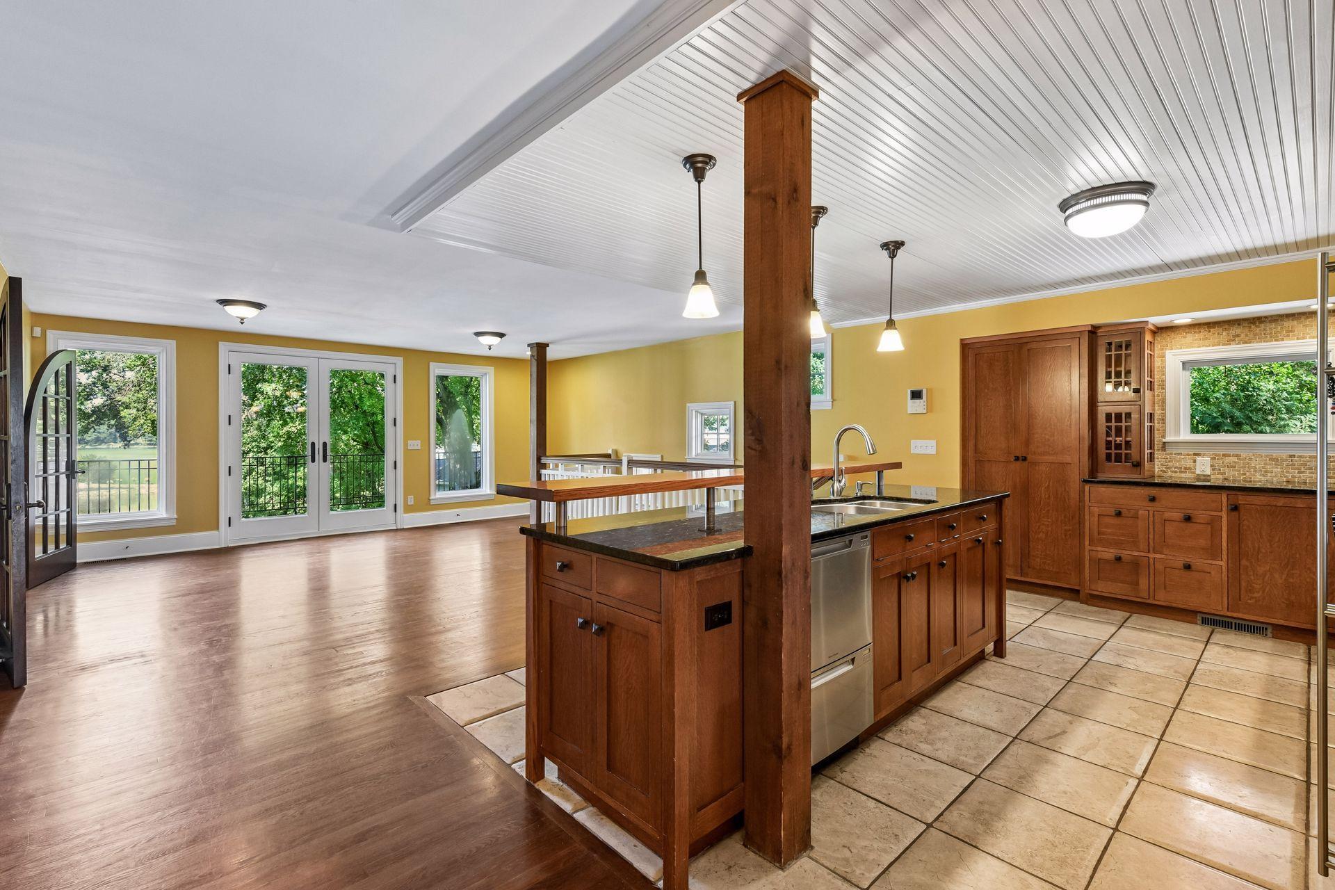 21210 Excelsior Boulevard Property Photo 5