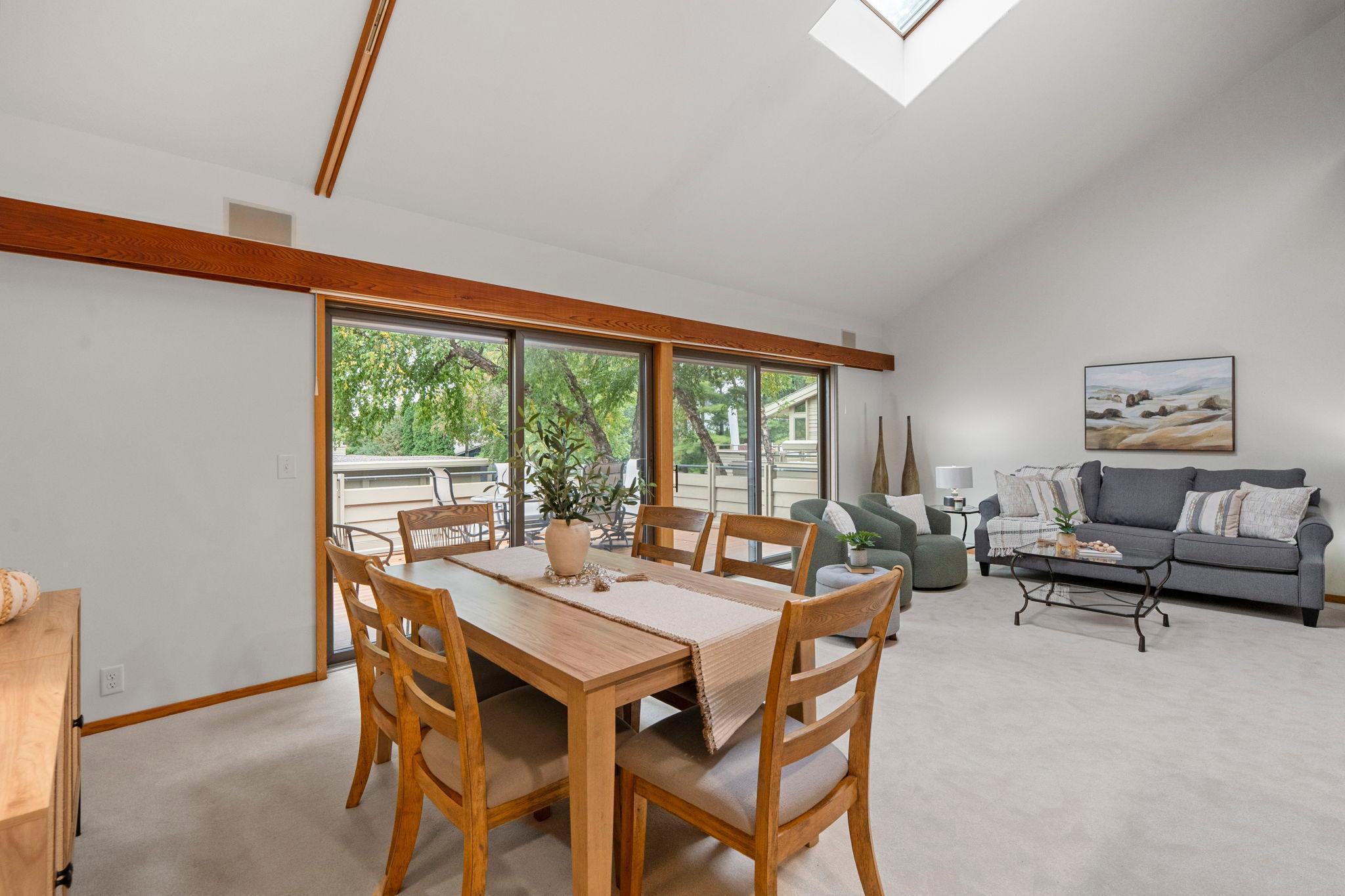 215 Eastbank Court N Property Photo 16