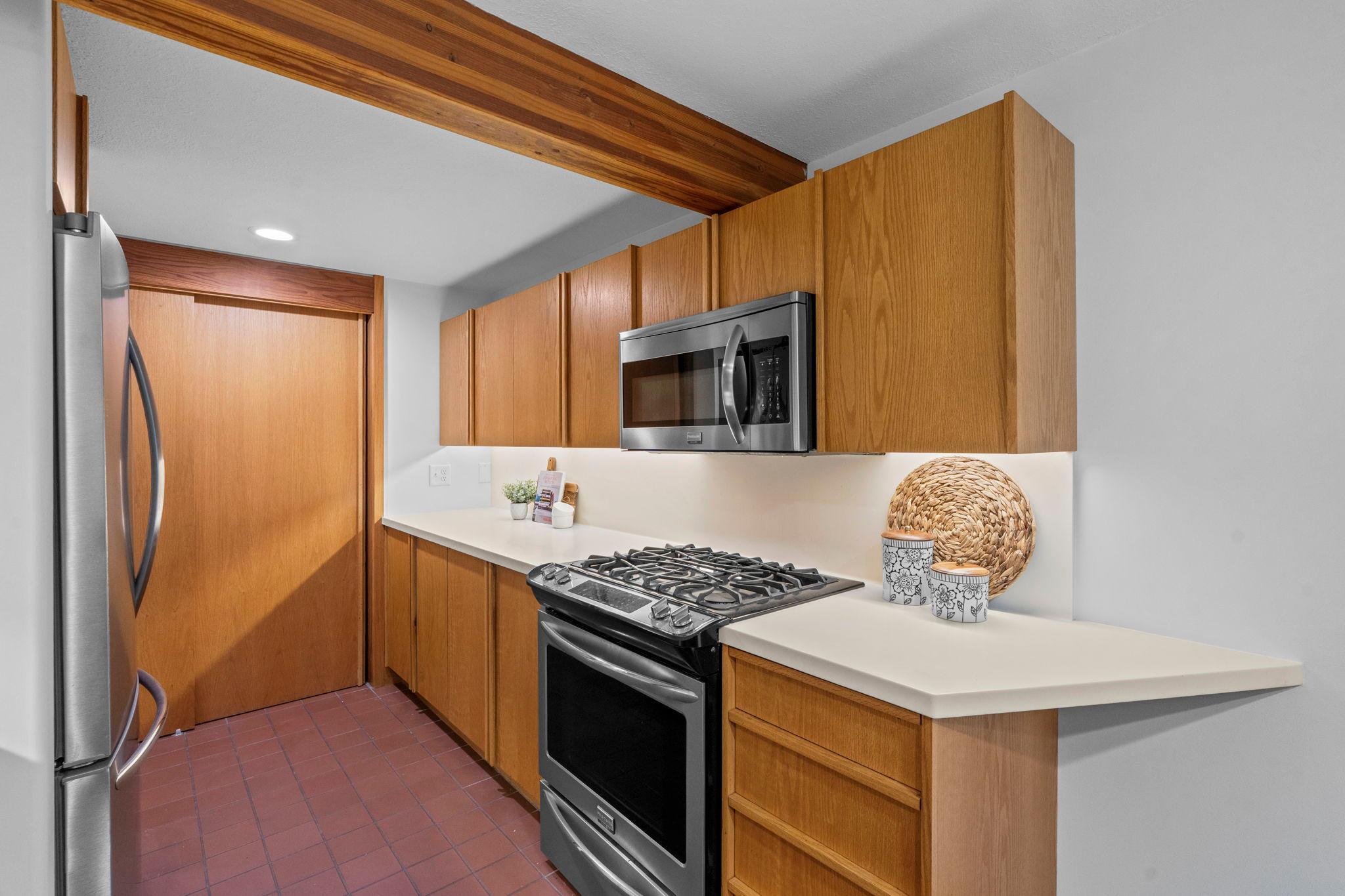 215 Eastbank Court N Property Photo 18