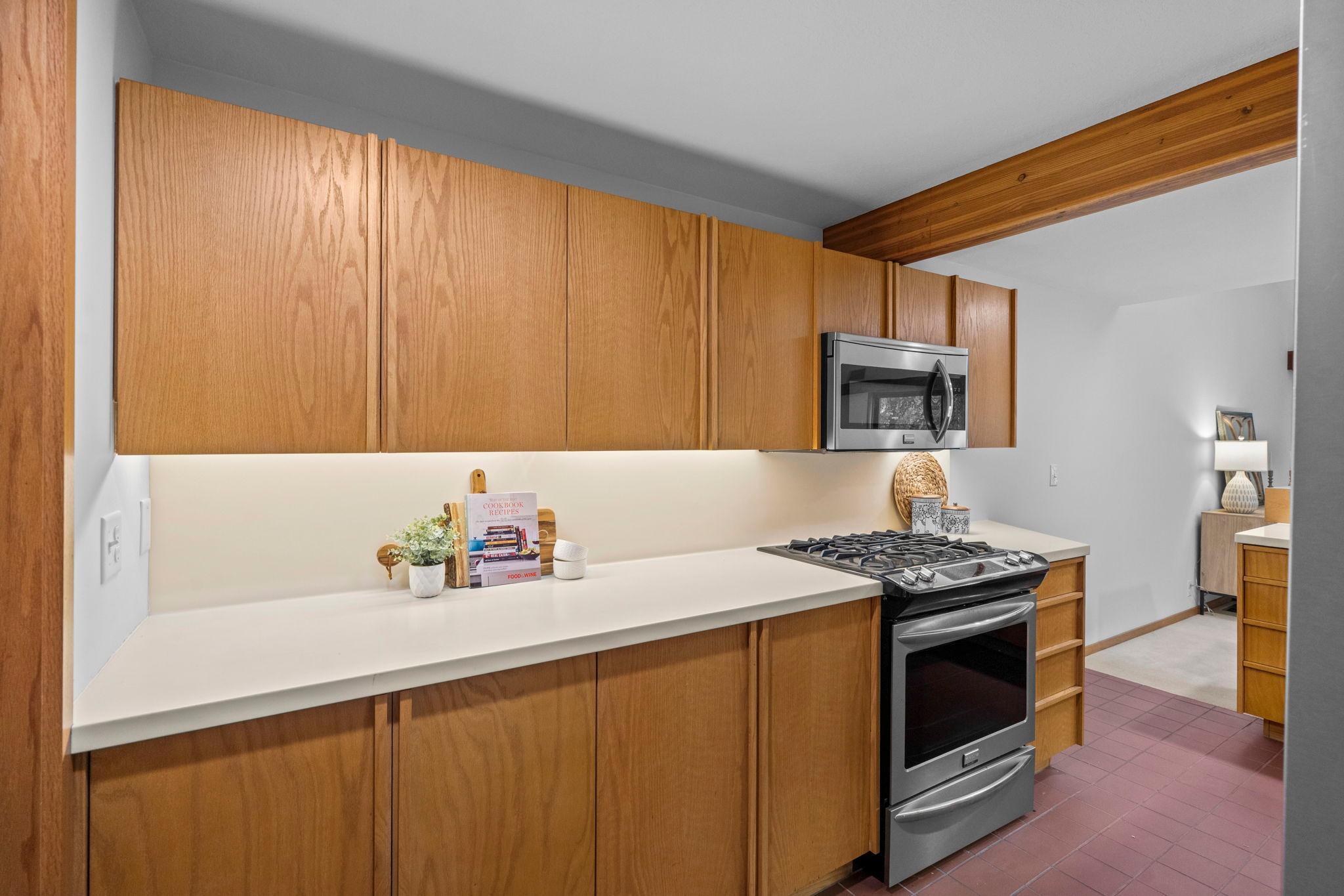 215 Eastbank Court N Property Photo 19