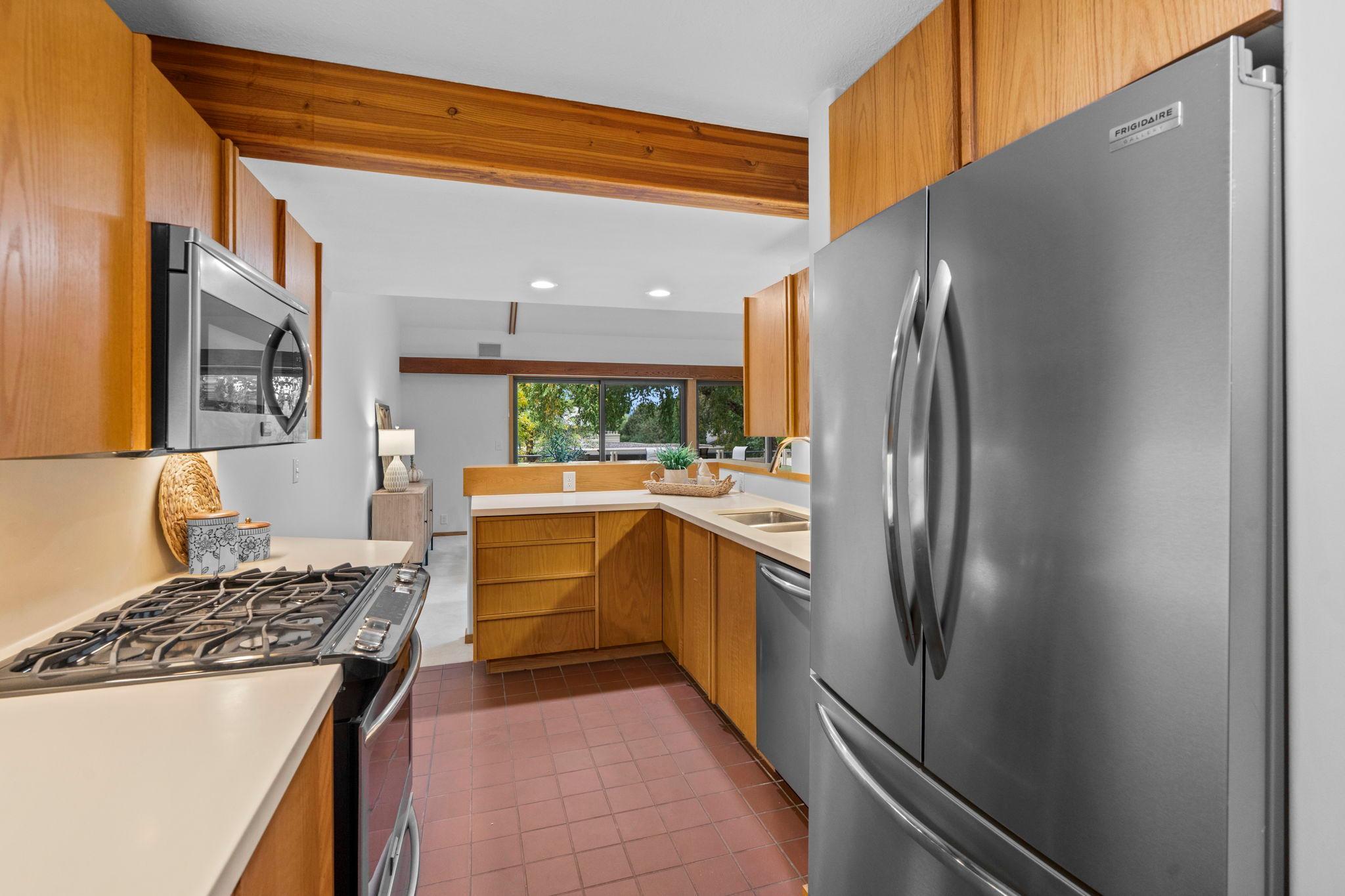 215 Eastbank Court N Property Photo 20