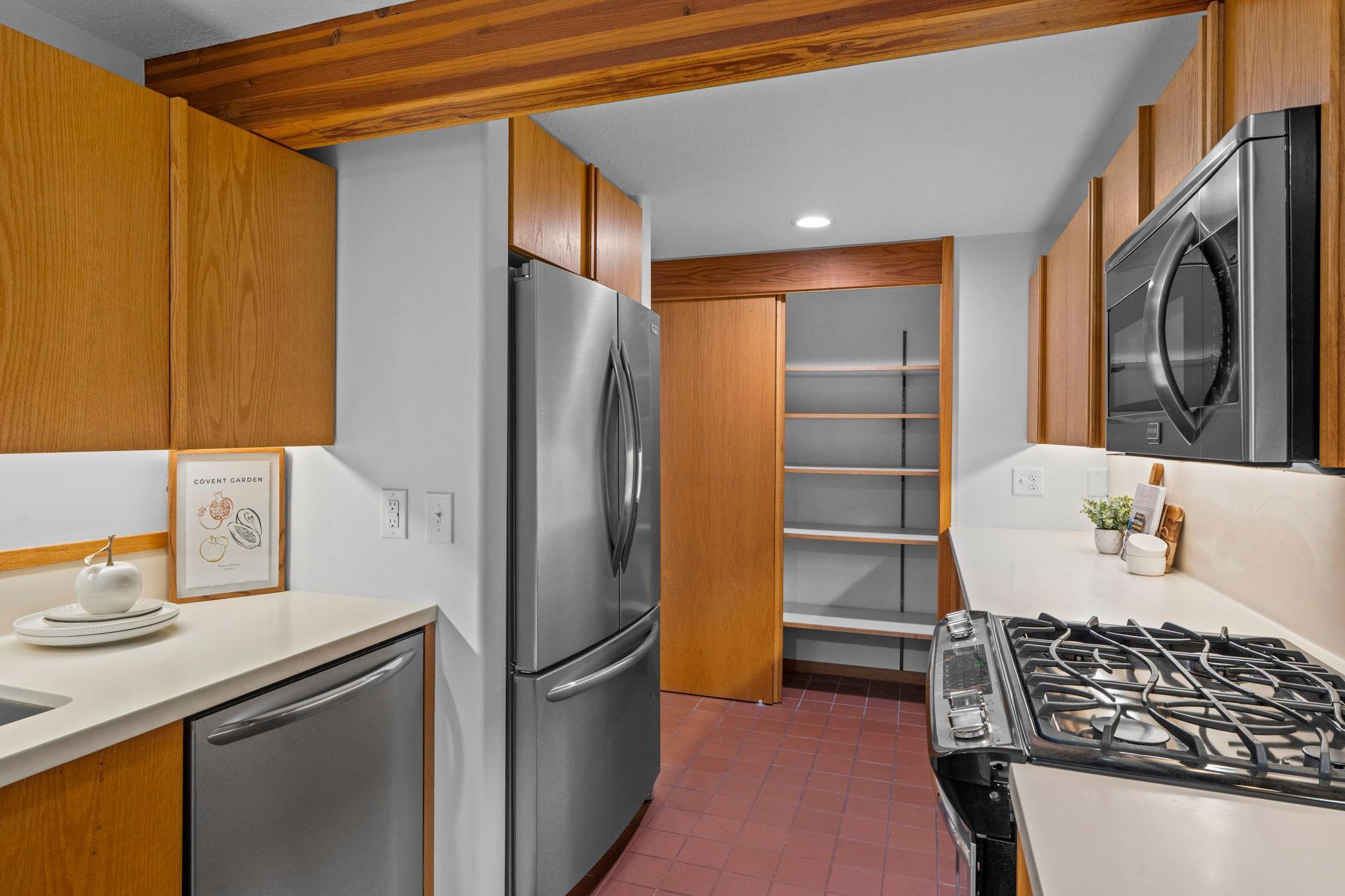 215 Eastbank Court N Property Photo 22