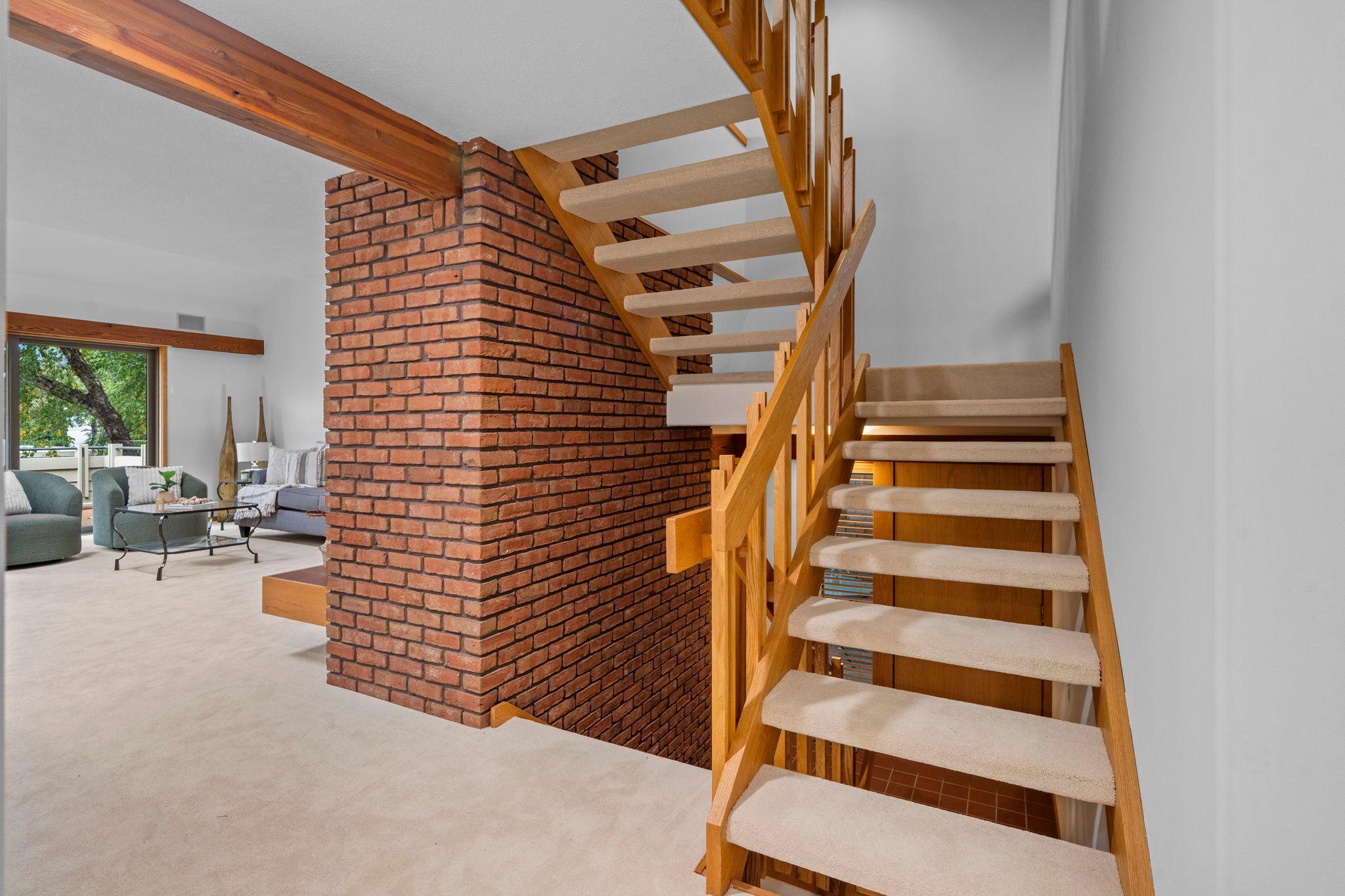 215 Eastbank Court N Property Photo 23