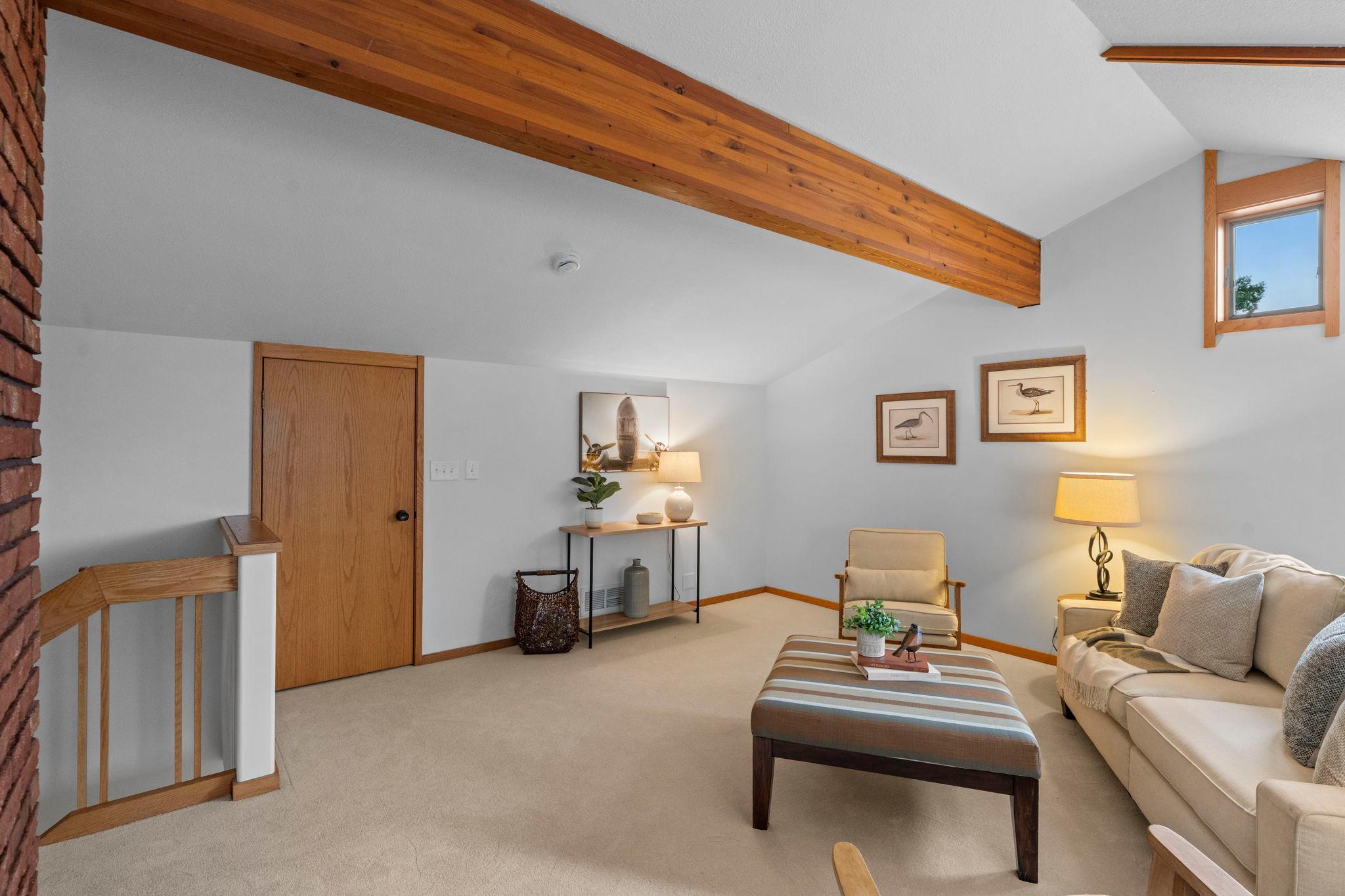215 Eastbank Court N Property Photo 24