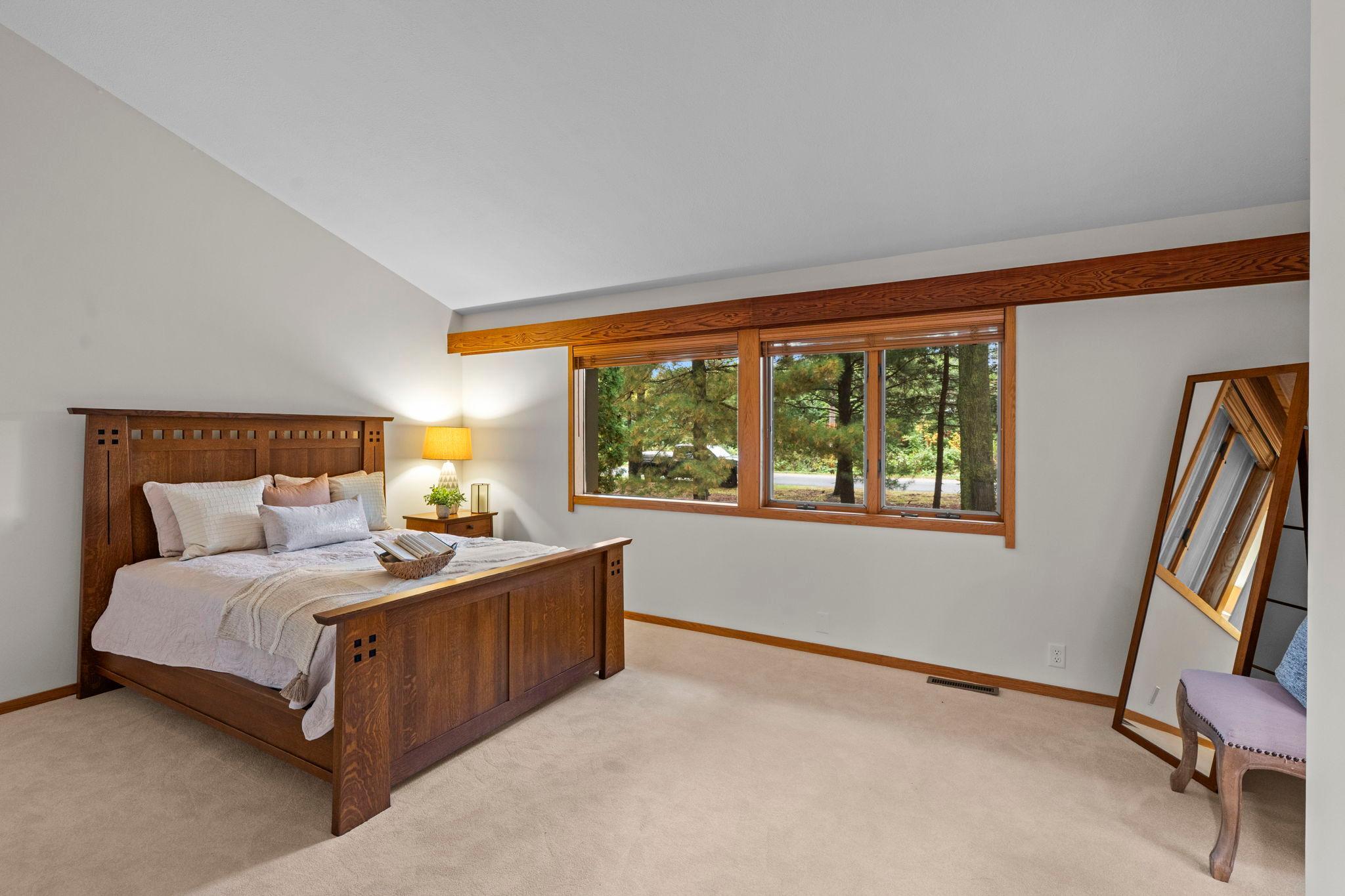 215 Eastbank Court N Property Photo 34