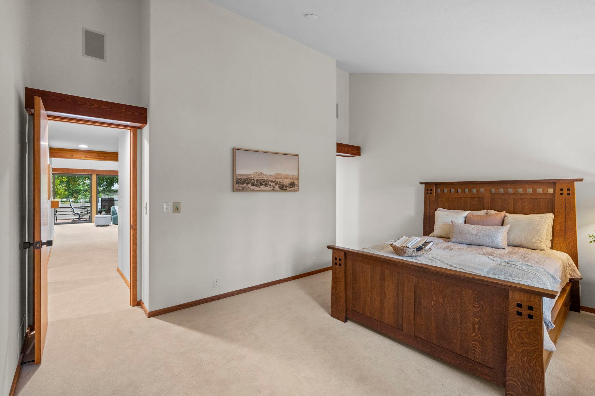 215 Eastbank Court N Property Photo 35