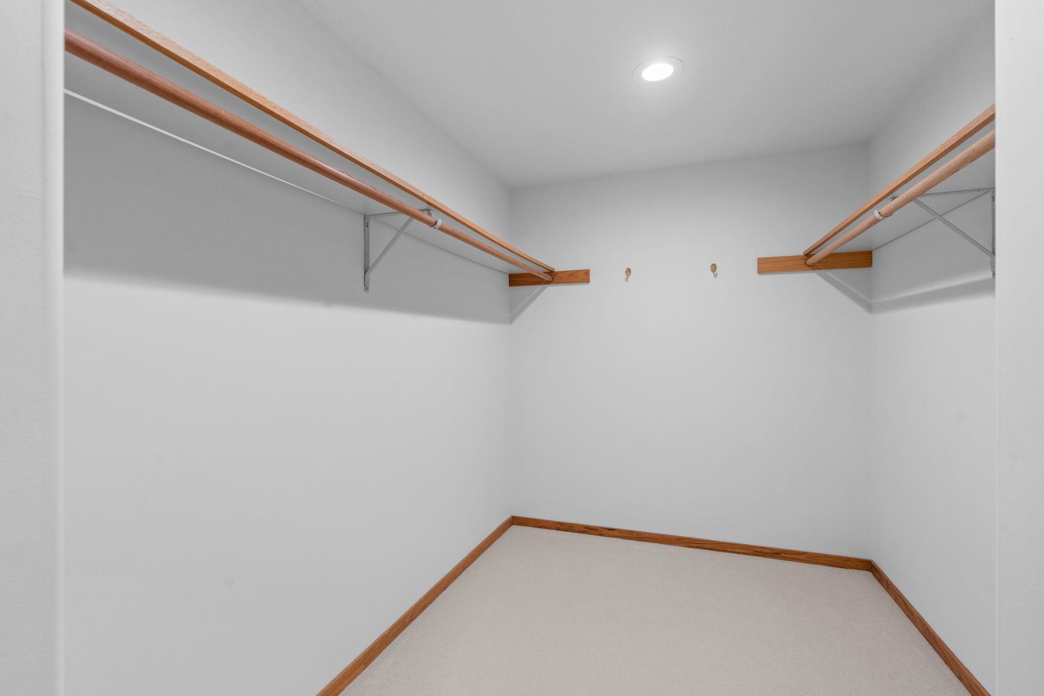 215 Eastbank Court N Property Photo 38
