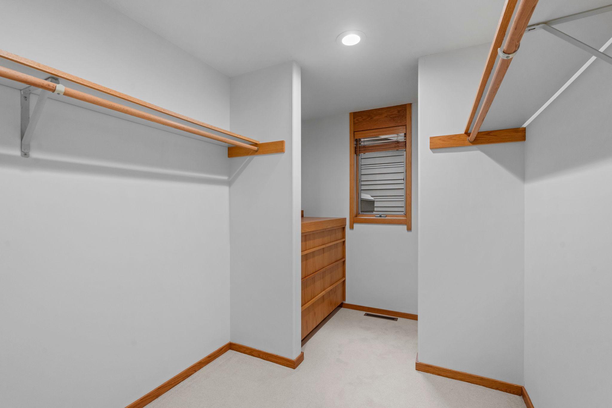 215 Eastbank Court N Property Photo 39