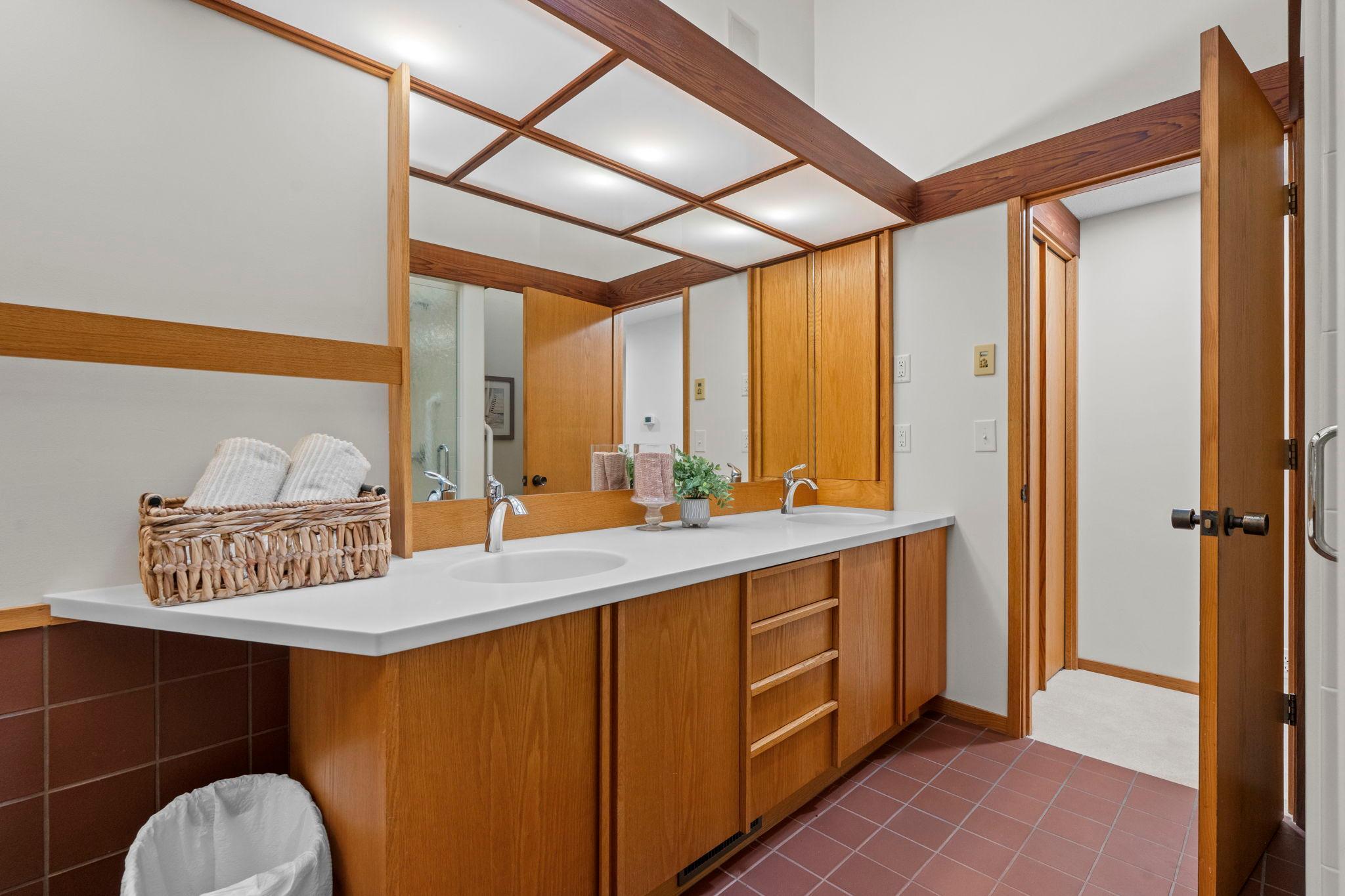 215 Eastbank Court N Property Photo 40