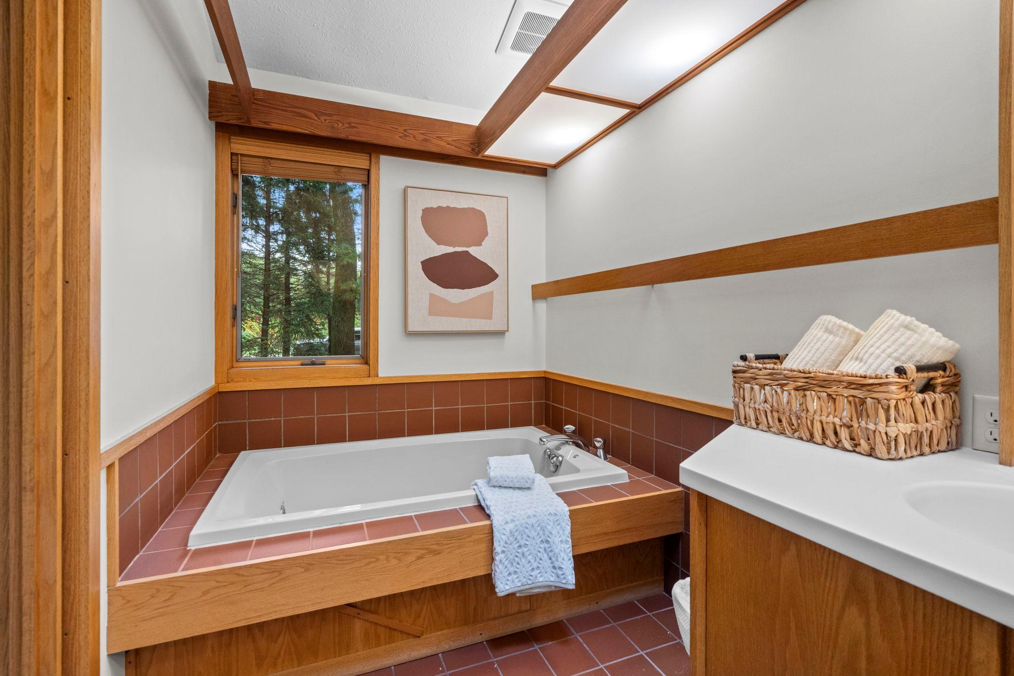 215 Eastbank Court N Property Photo 42