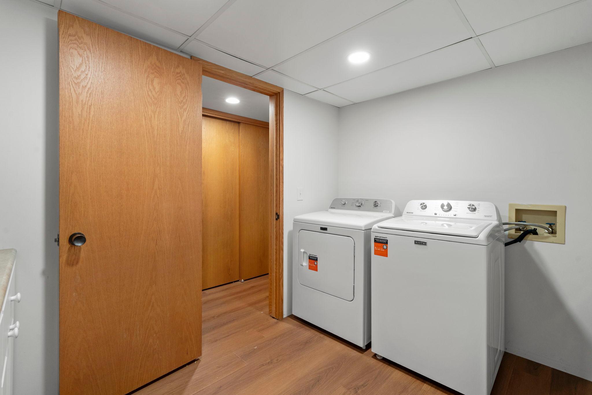 215 Eastbank Court N Property Photo 43
