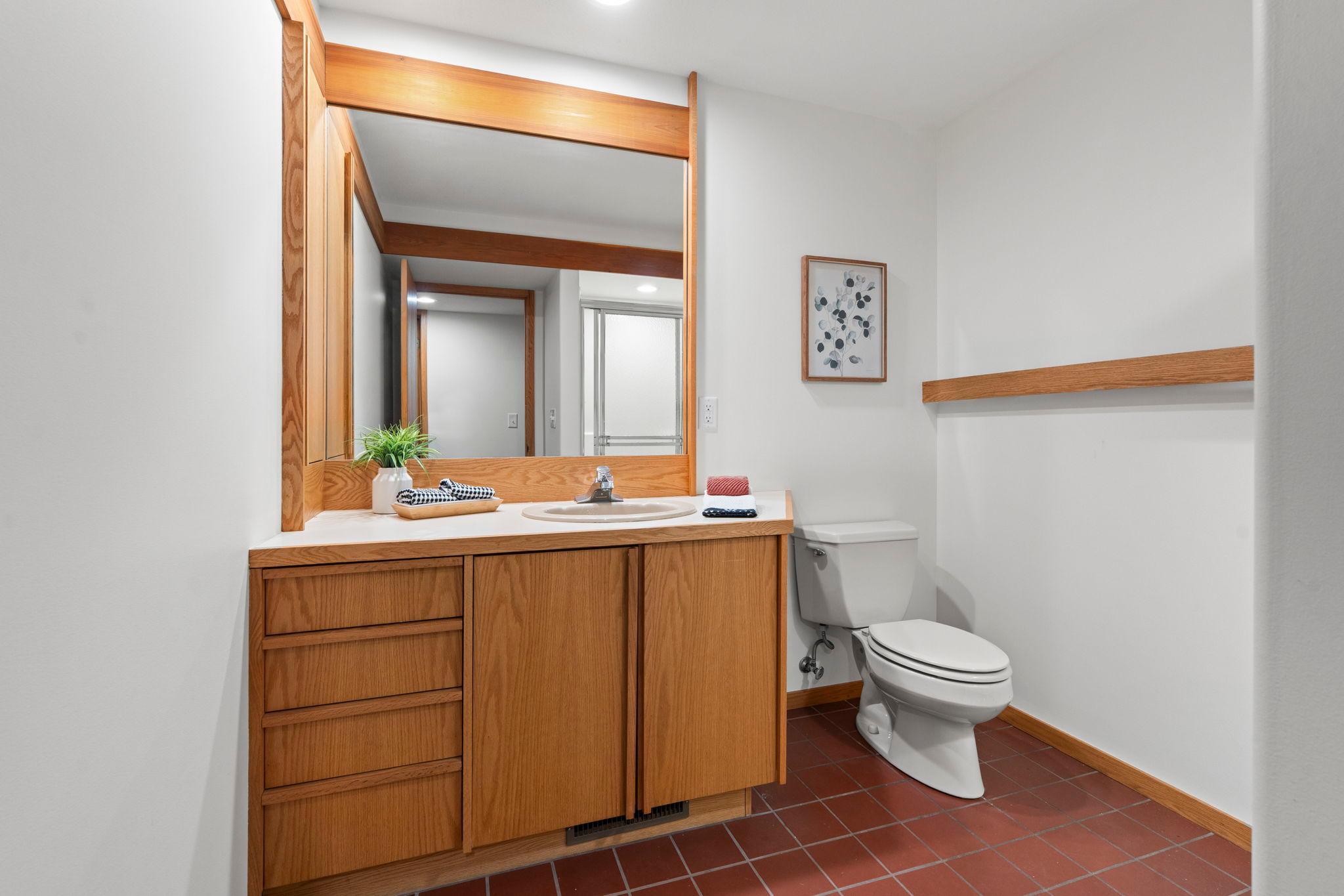 215 Eastbank Court N Property Photo 48