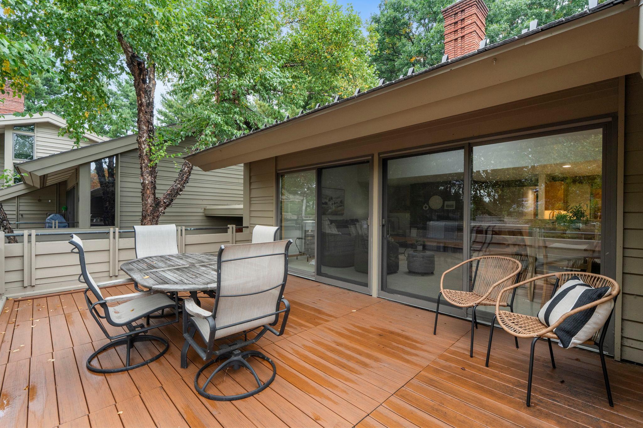 215 Eastbank Court N Property Photo 50