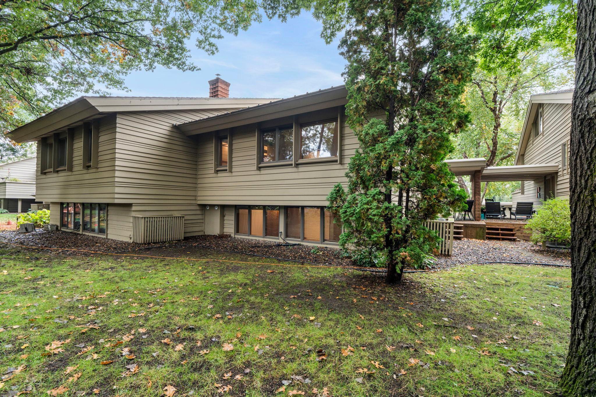 215 Eastbank Court N Property Photo 51