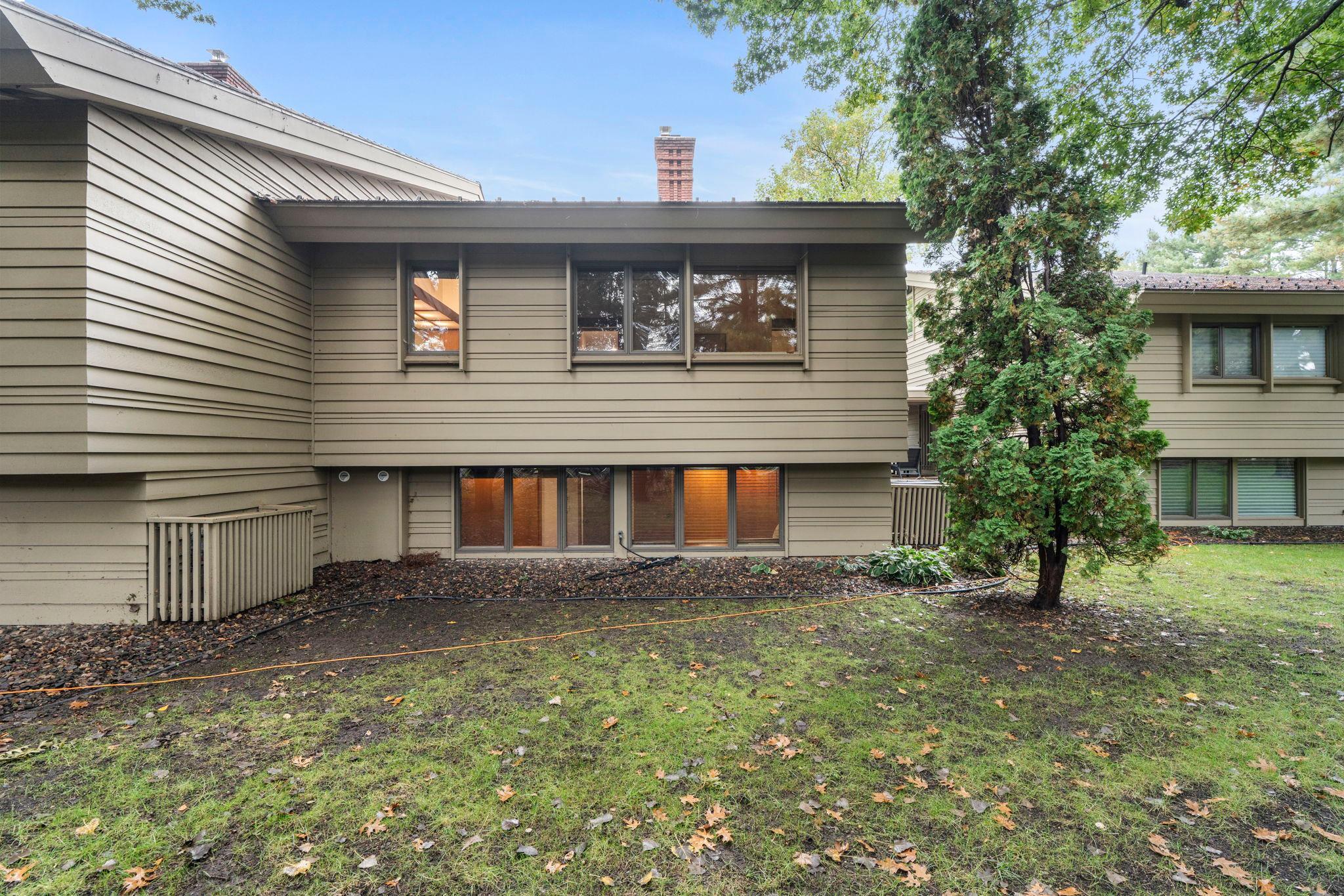215 Eastbank Court N Property Photo 52