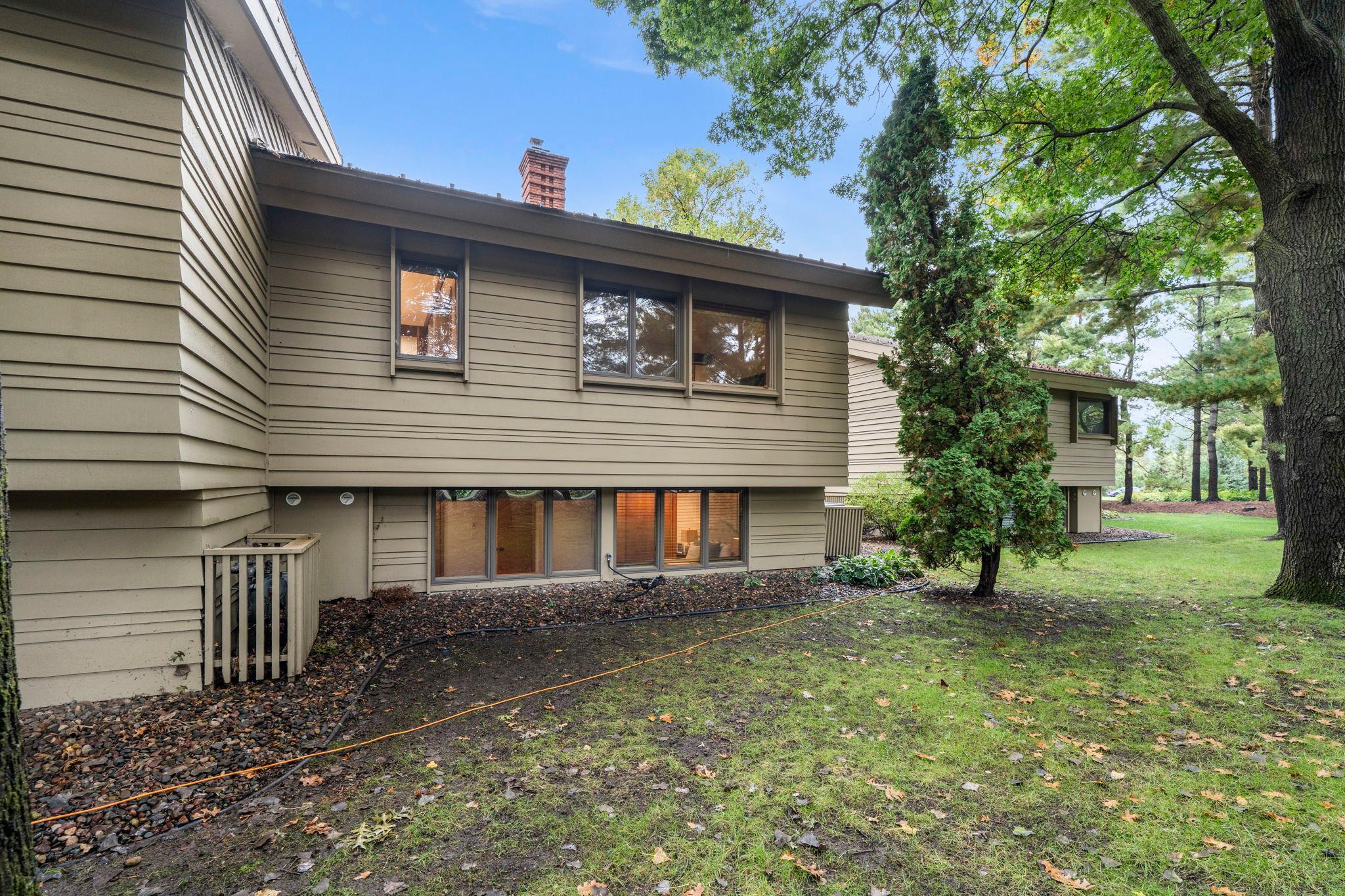215 Eastbank Court N Property Photo 53