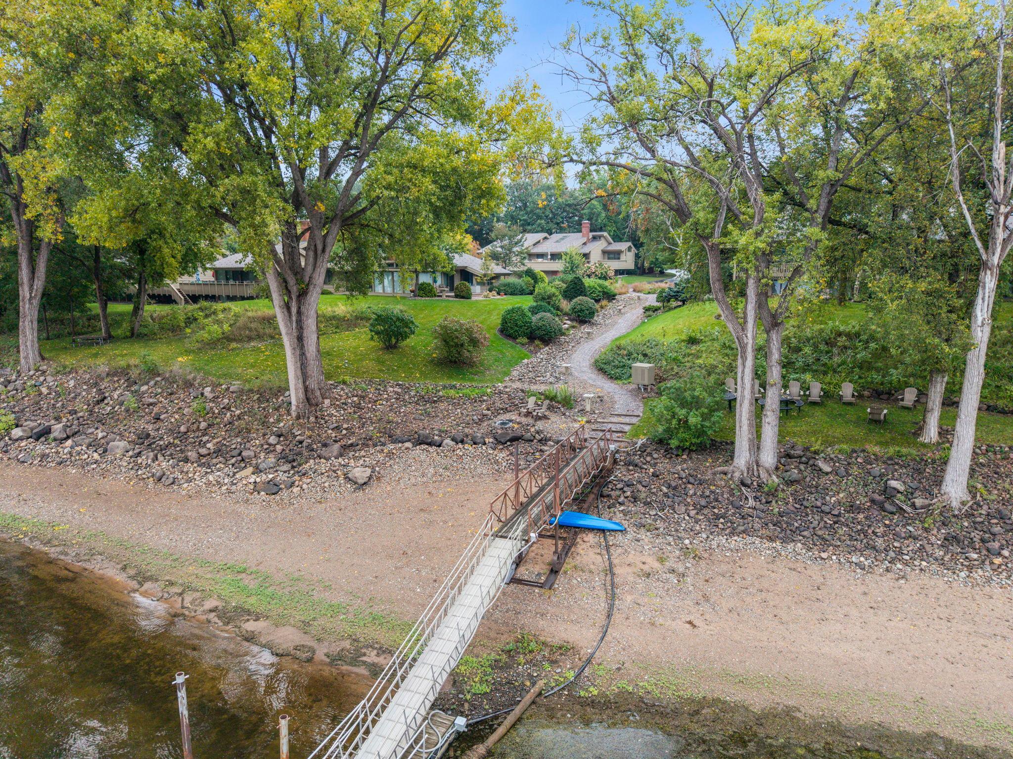 215 Eastbank Court N Property Photo 57