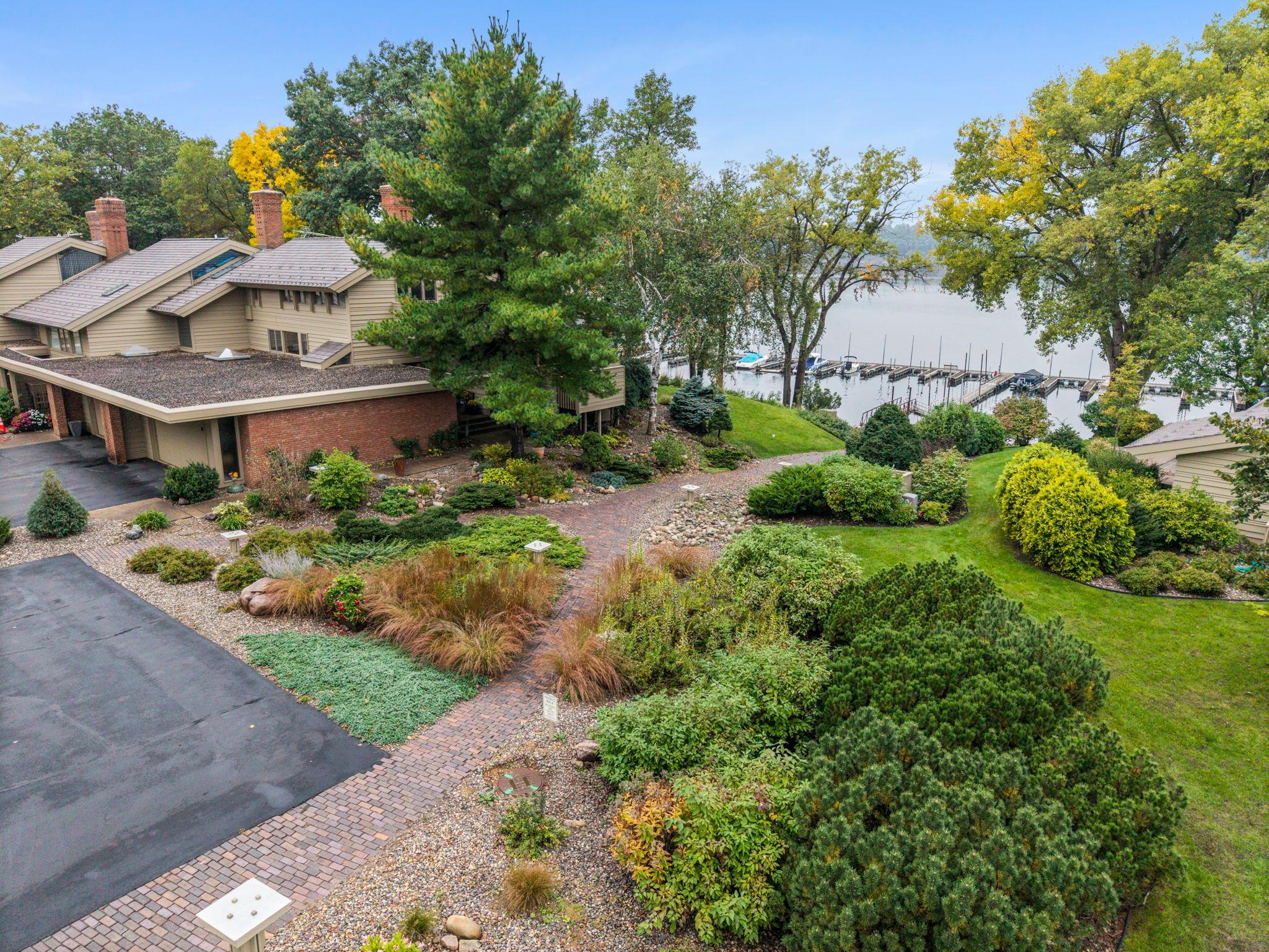 215 Eastbank Court N Property Photo 67