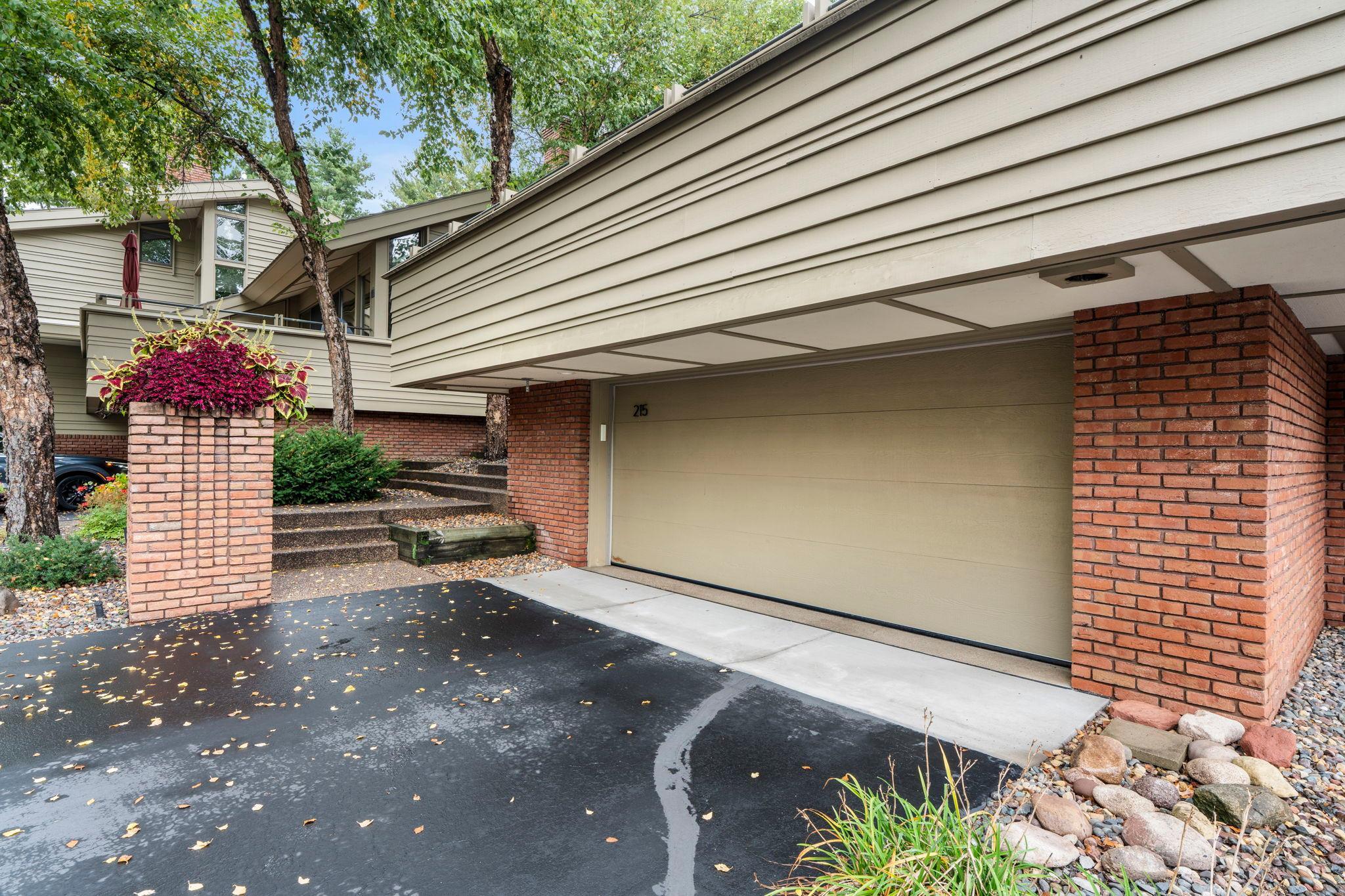 215 Eastbank Court N Property Photo 76