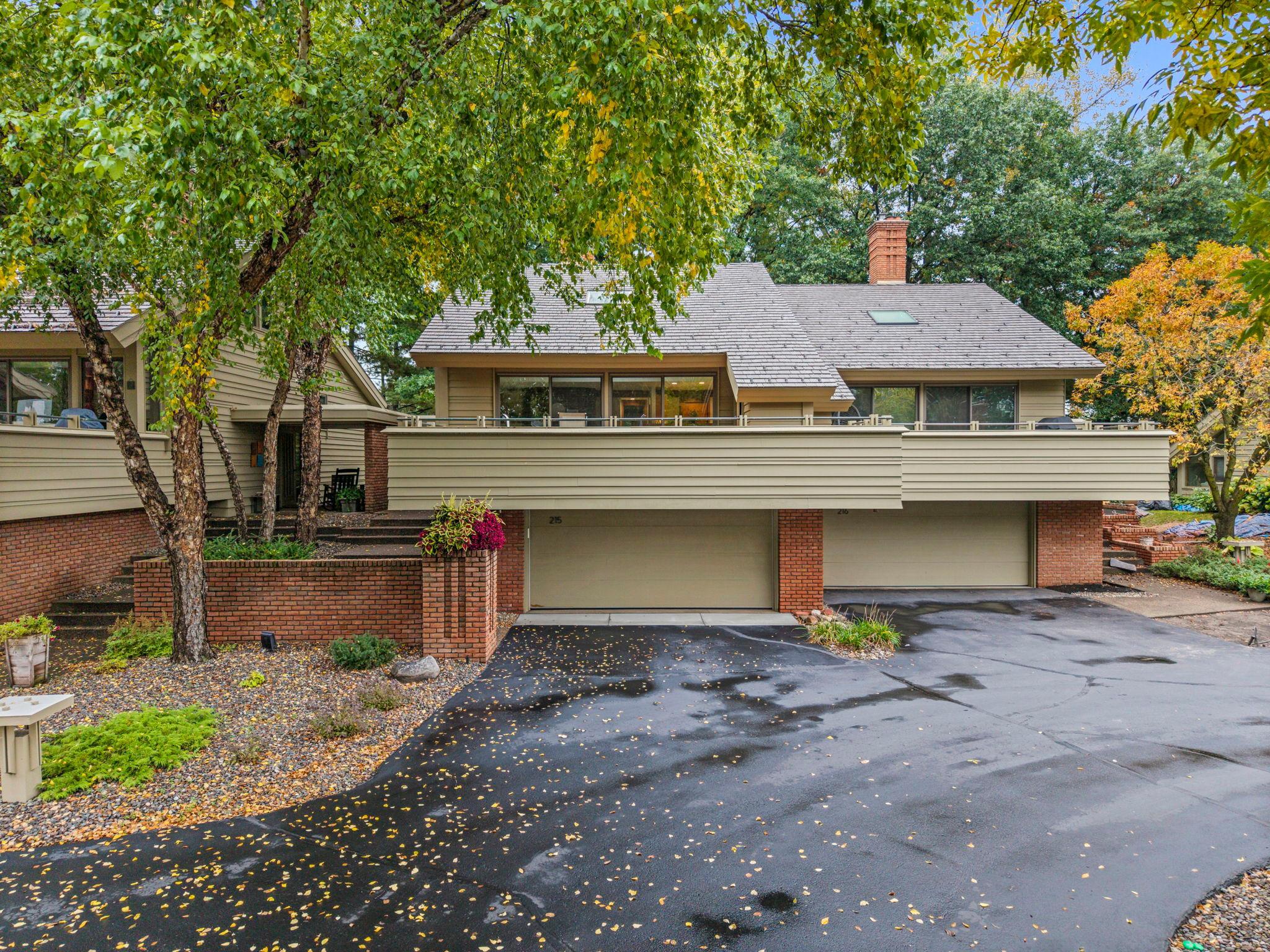 215 Eastbank Court N Property Photo 77