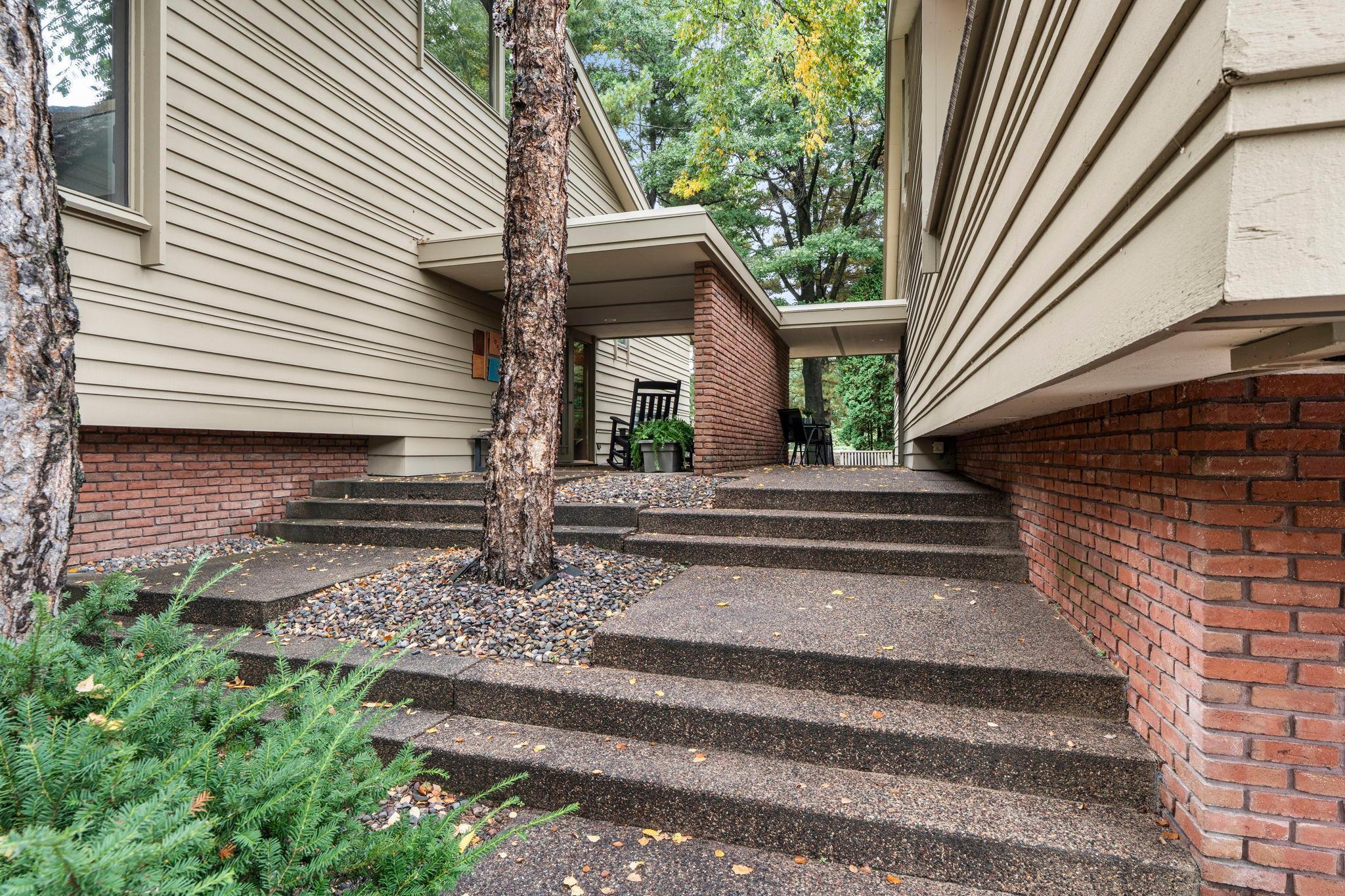 215 Eastbank Court N Property Photo 78
