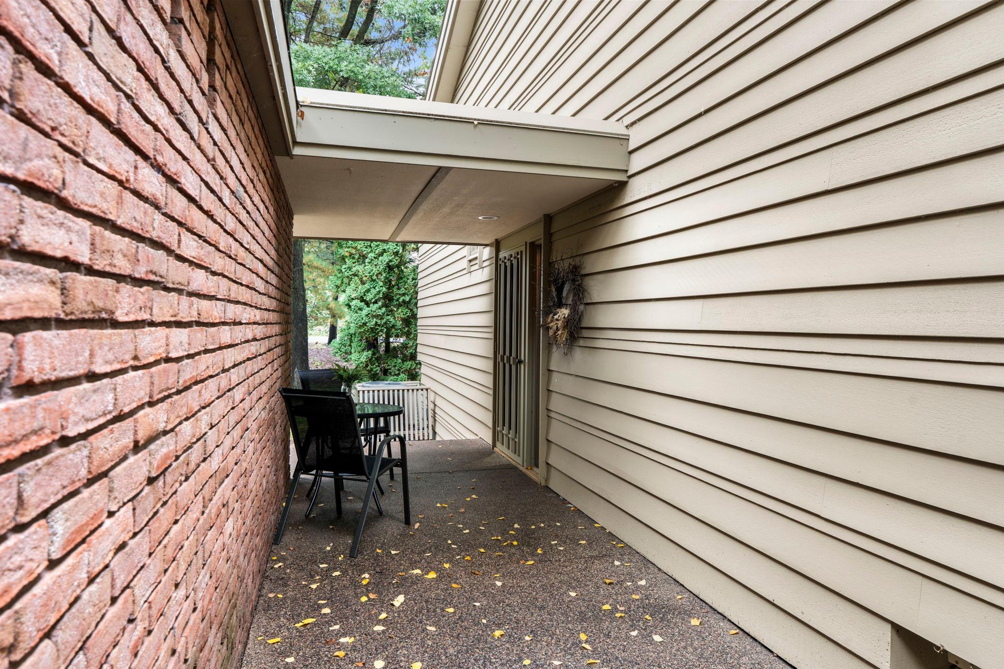 215 Eastbank Court N Property Photo 79