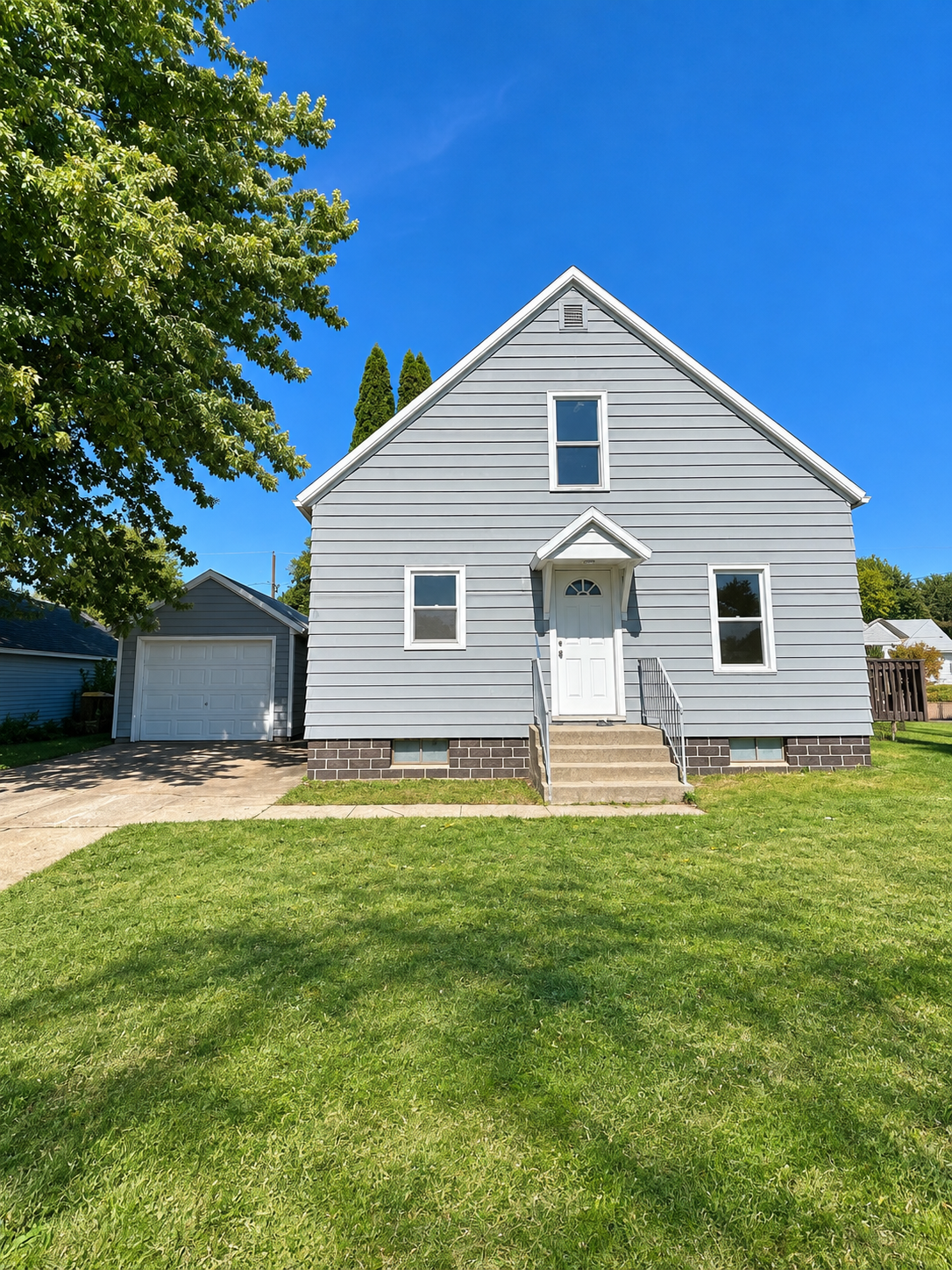 111 Birch Street W Property Photo 1