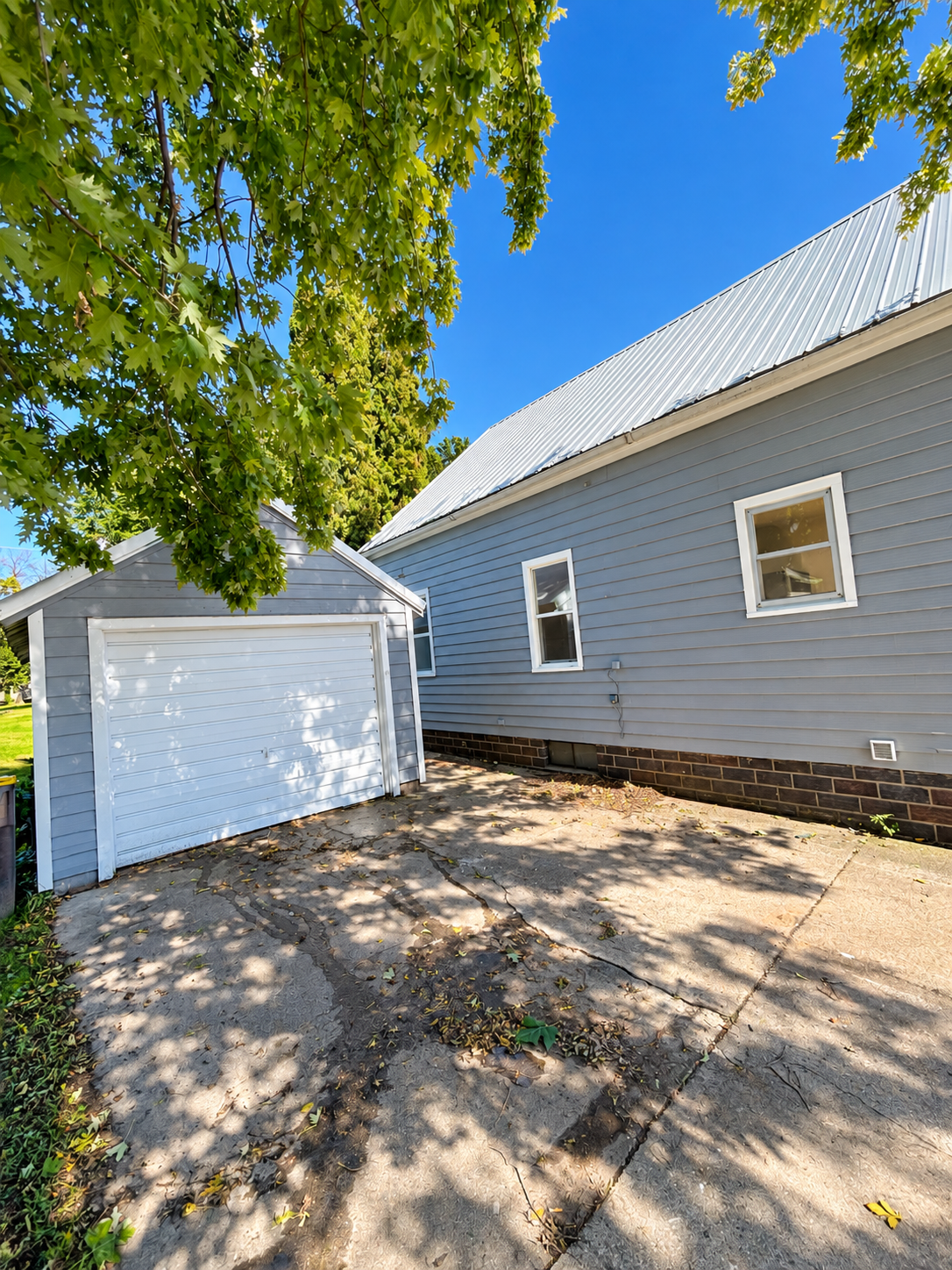 111 Birch Street W Property Photo 4