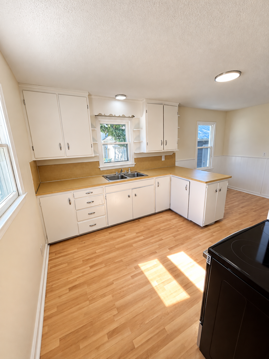 111 Birch Street W Property Photo 6