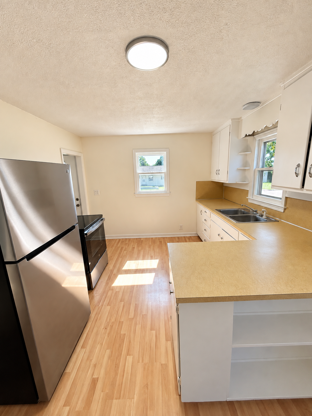 111 Birch Street W Property Photo 7