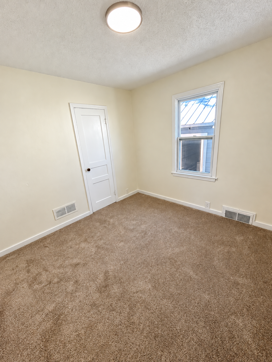 111 Birch Street W Property Photo 12