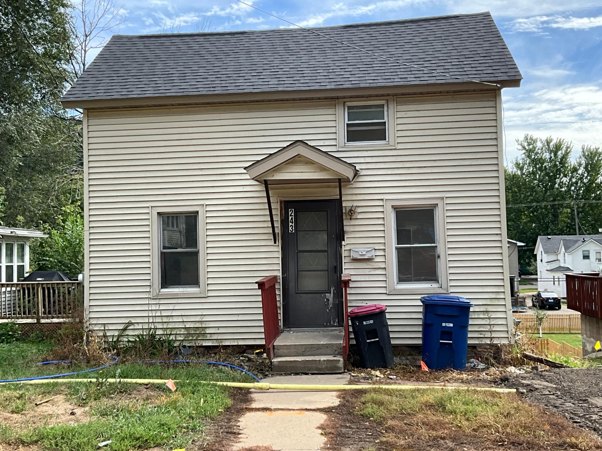243 E 4th Street Property Photo 1