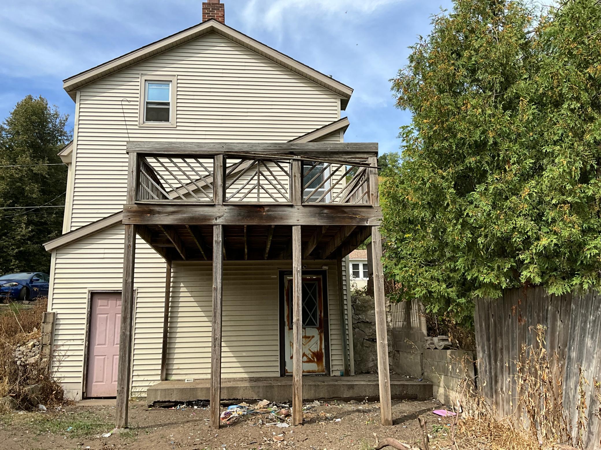 243 E 4th Street Property Photo 5